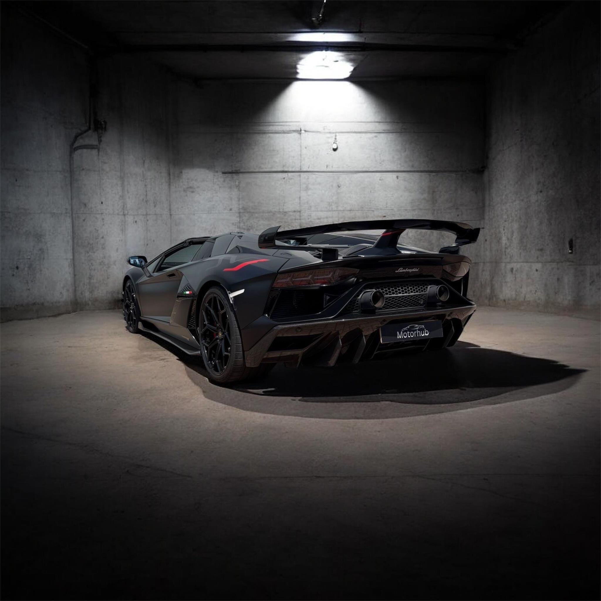 Lamborghini Aventador - Image 2