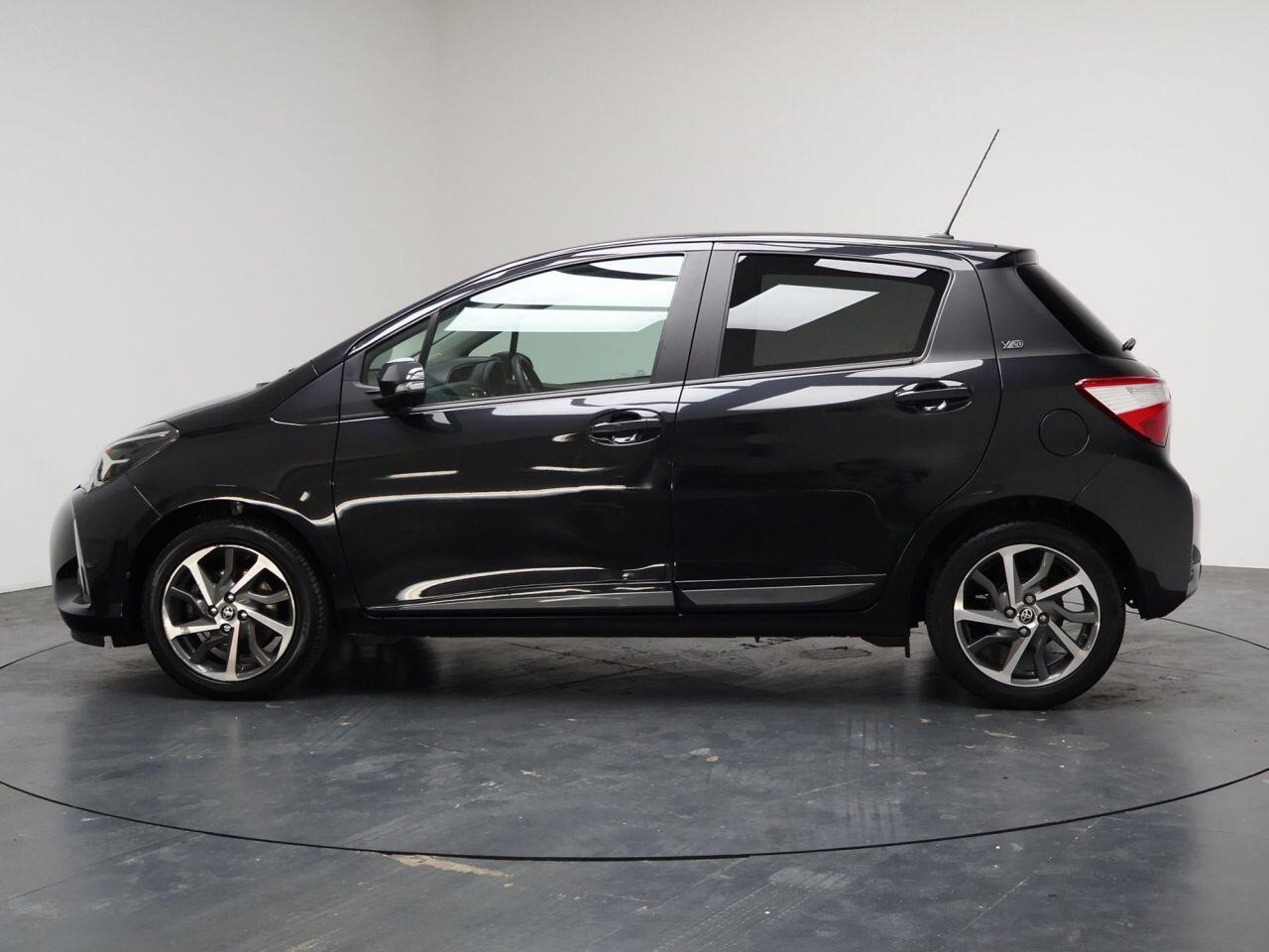 Toyota Yaris - Image 8