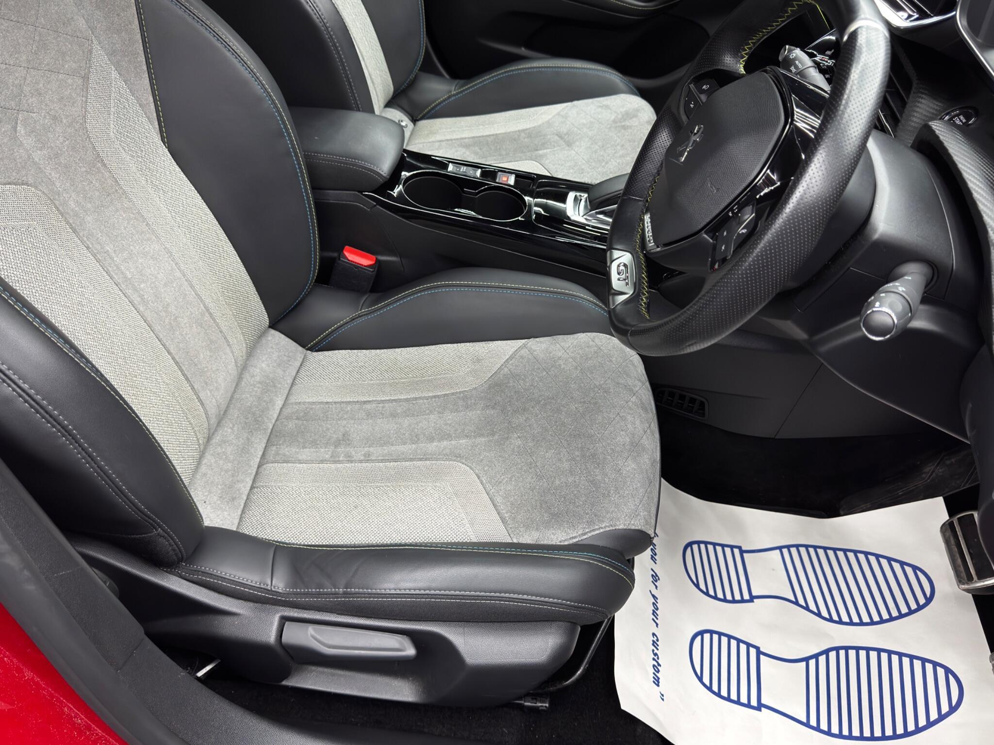 Peugeot E-208 - Image 13