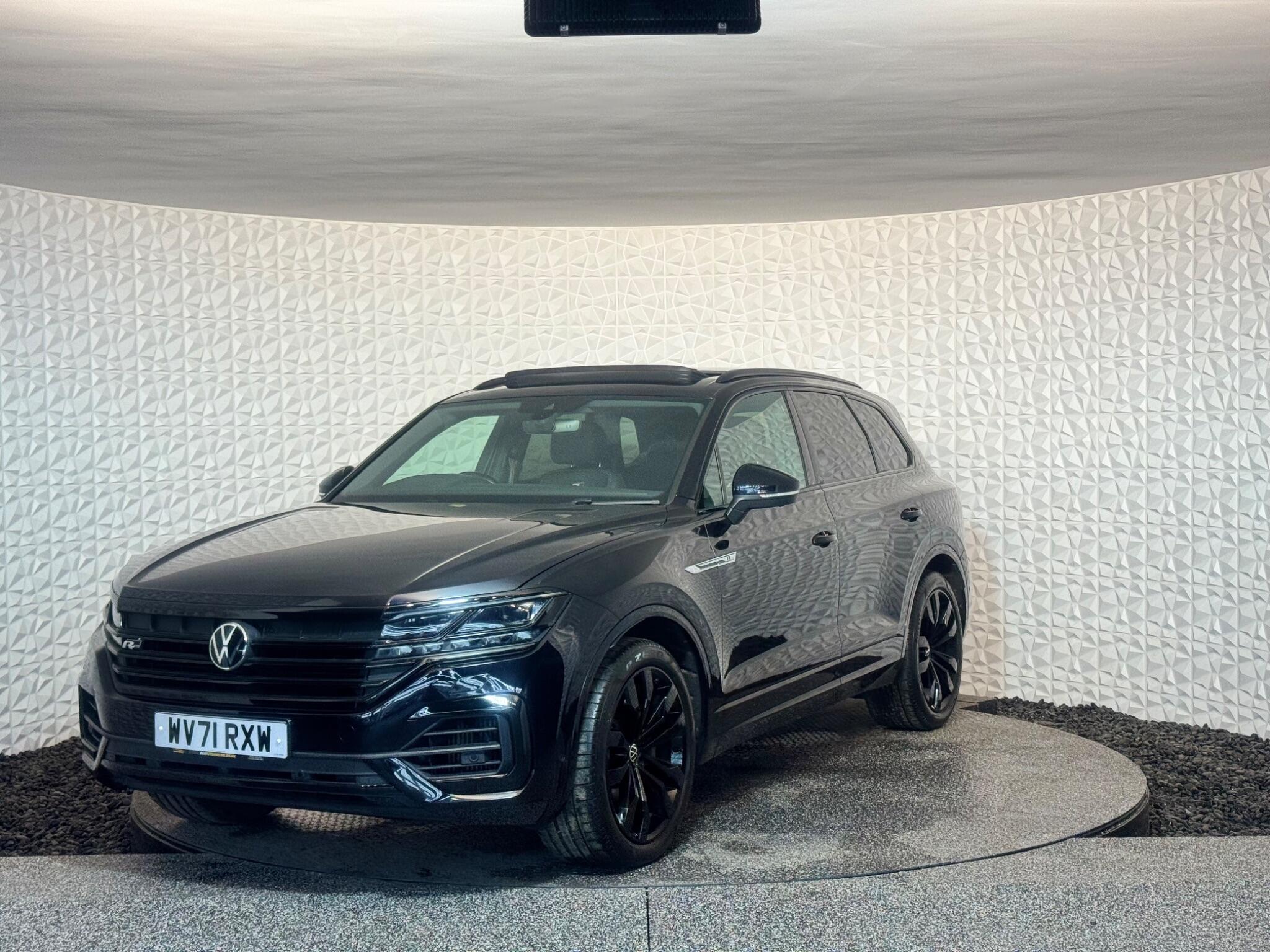 Volkswagen Touareg - Image 12