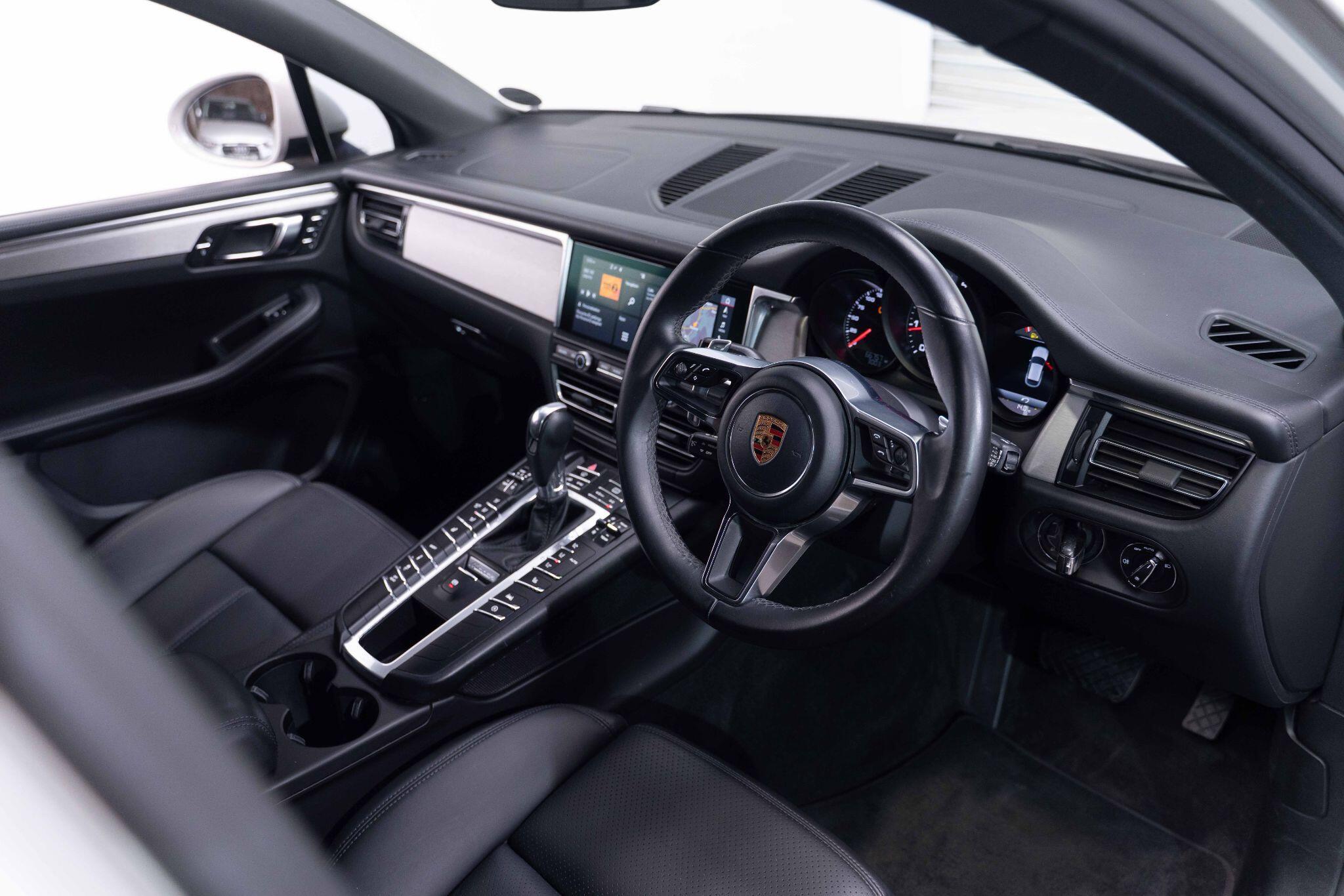 Porsche Macan - Image 8