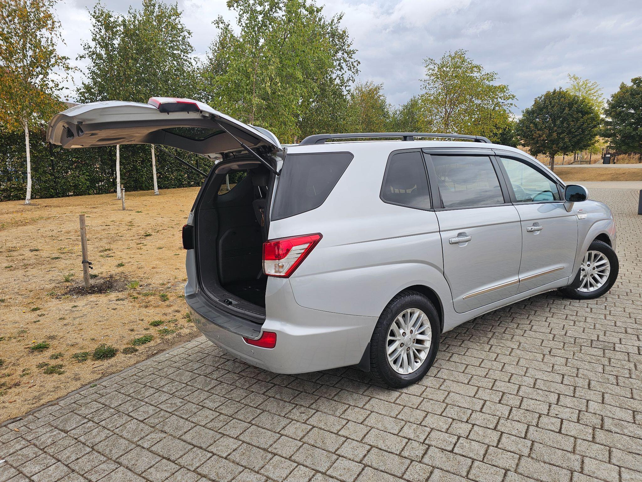 Ssangyong Turismo - Image 12