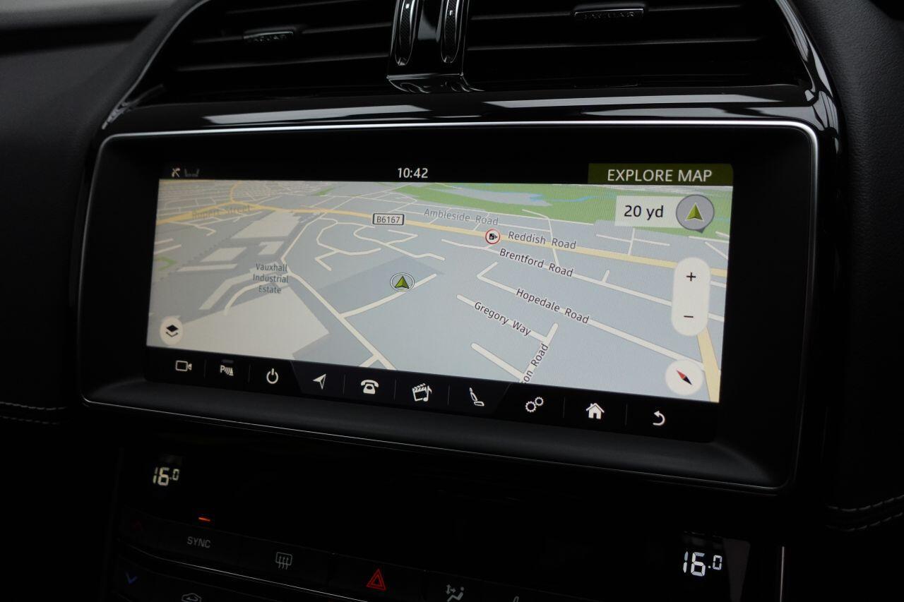 Jaguar XE - Image 15