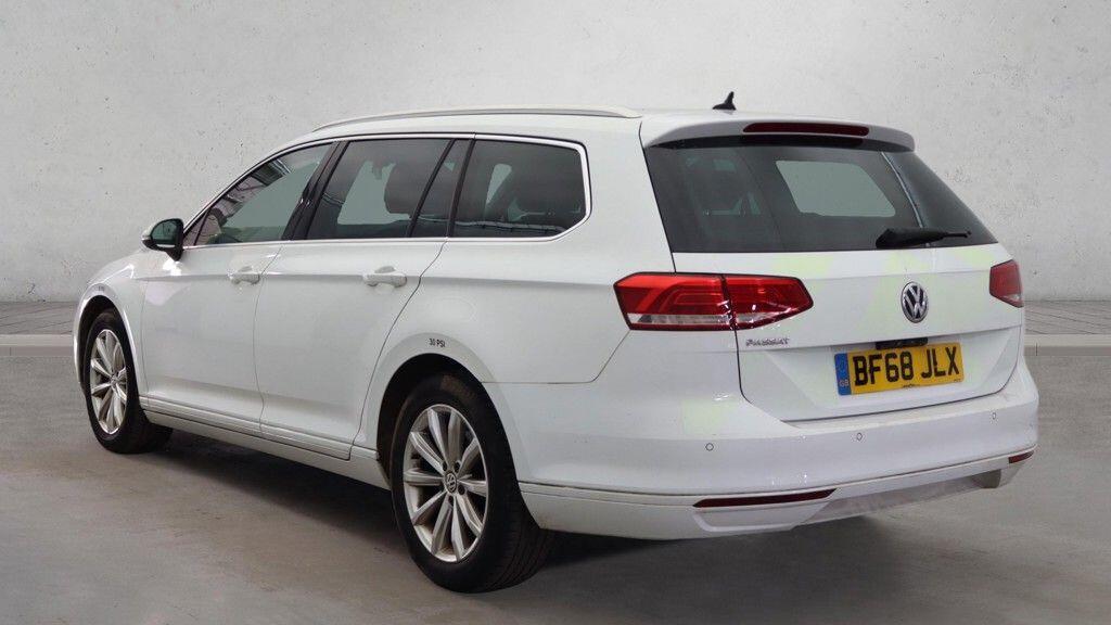 Volkswagen Passat - Image 6