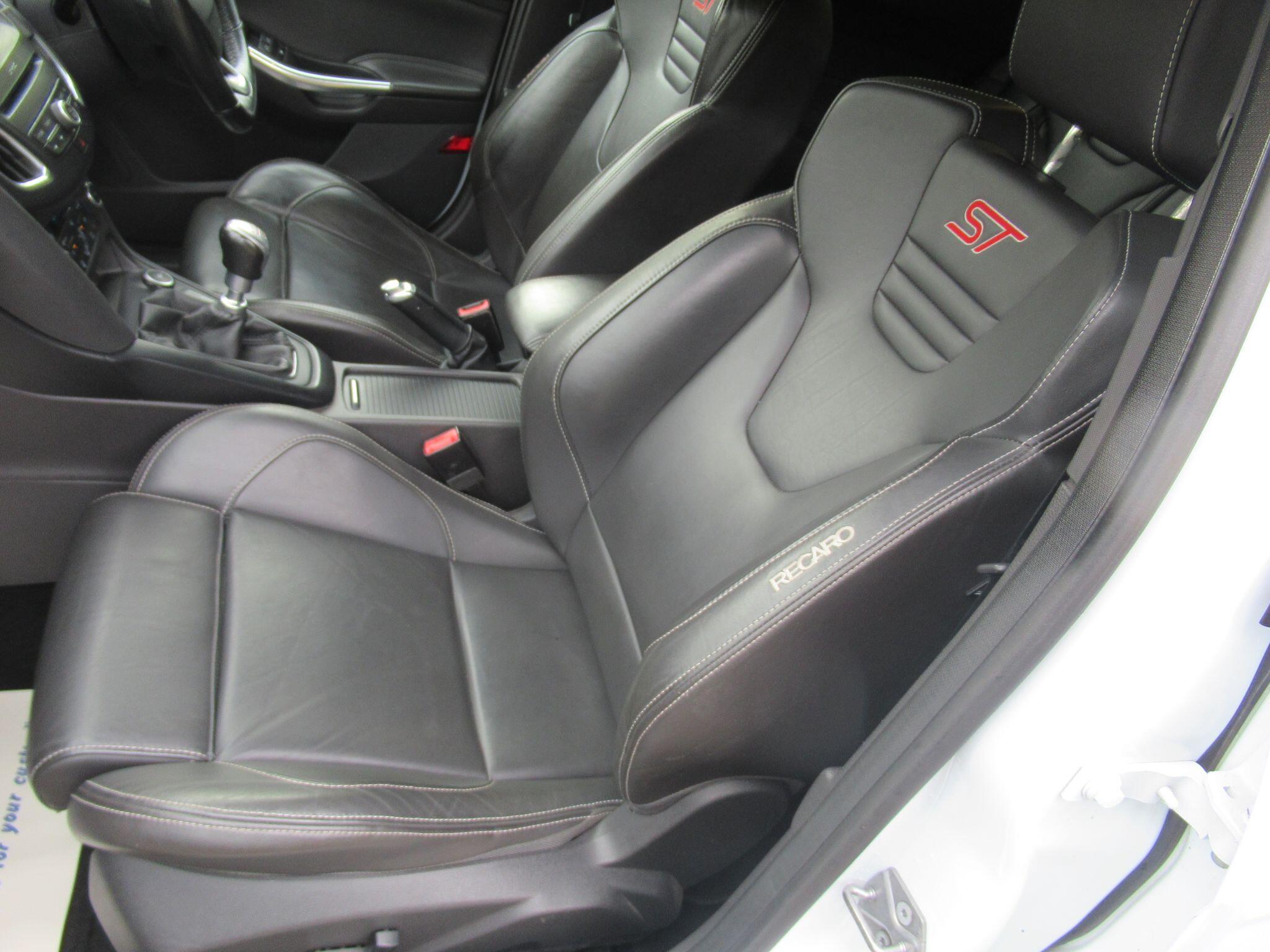 Ford Focus - Image 15