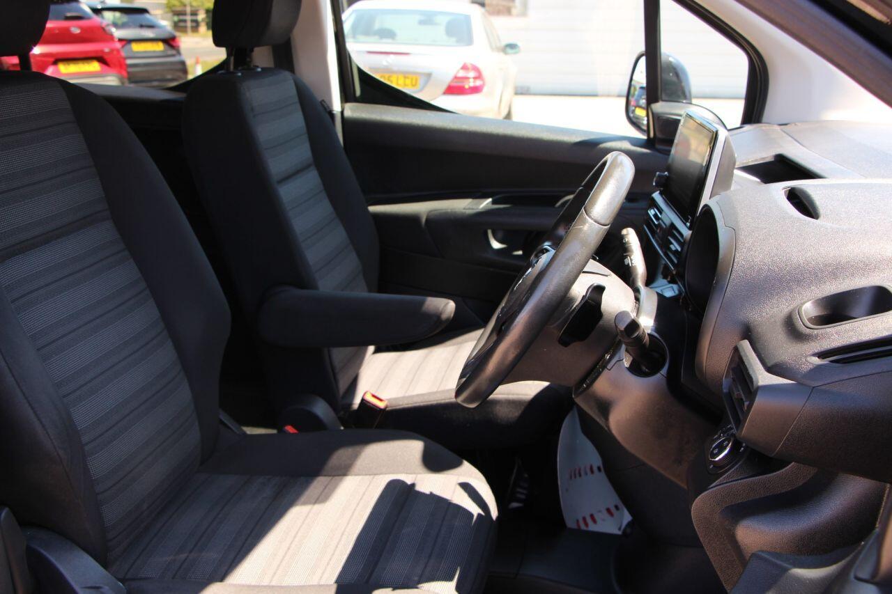 Vauxhall Combo Life - Image 11
