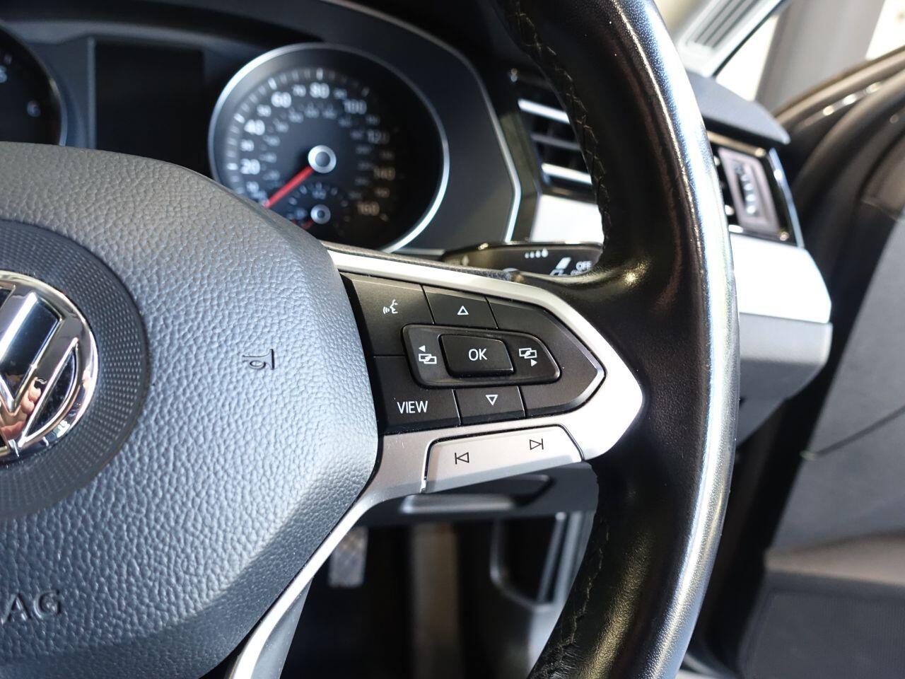 Volkswagen Passat - Image 20