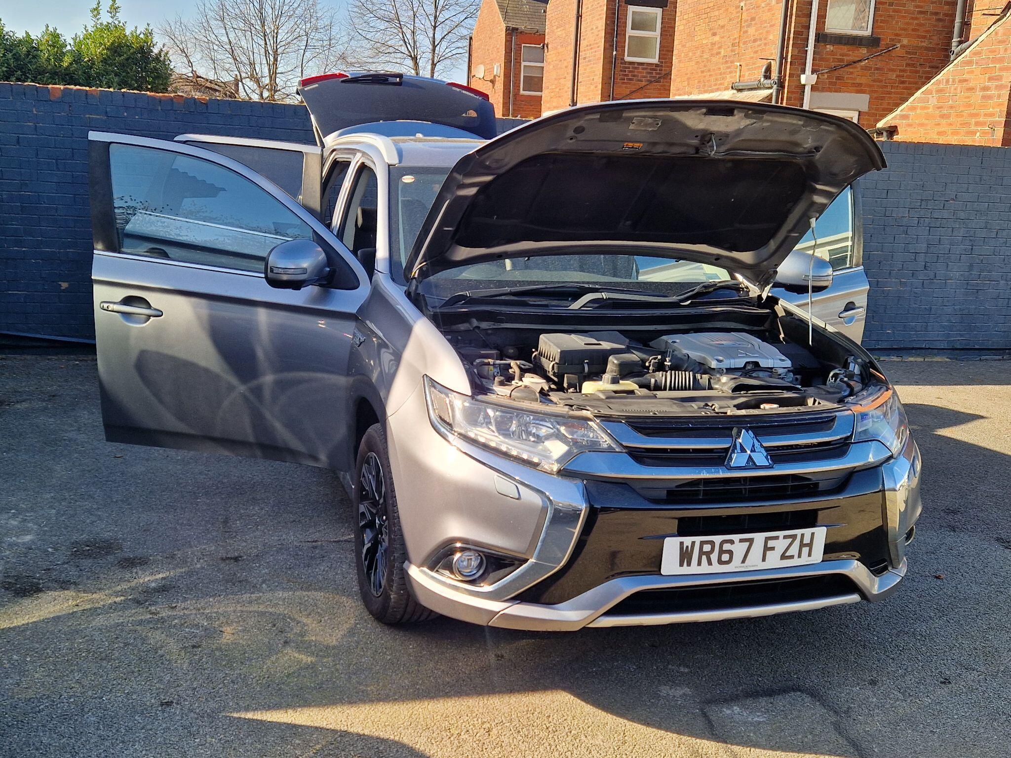 Mitsubishi Outlander - Image 13