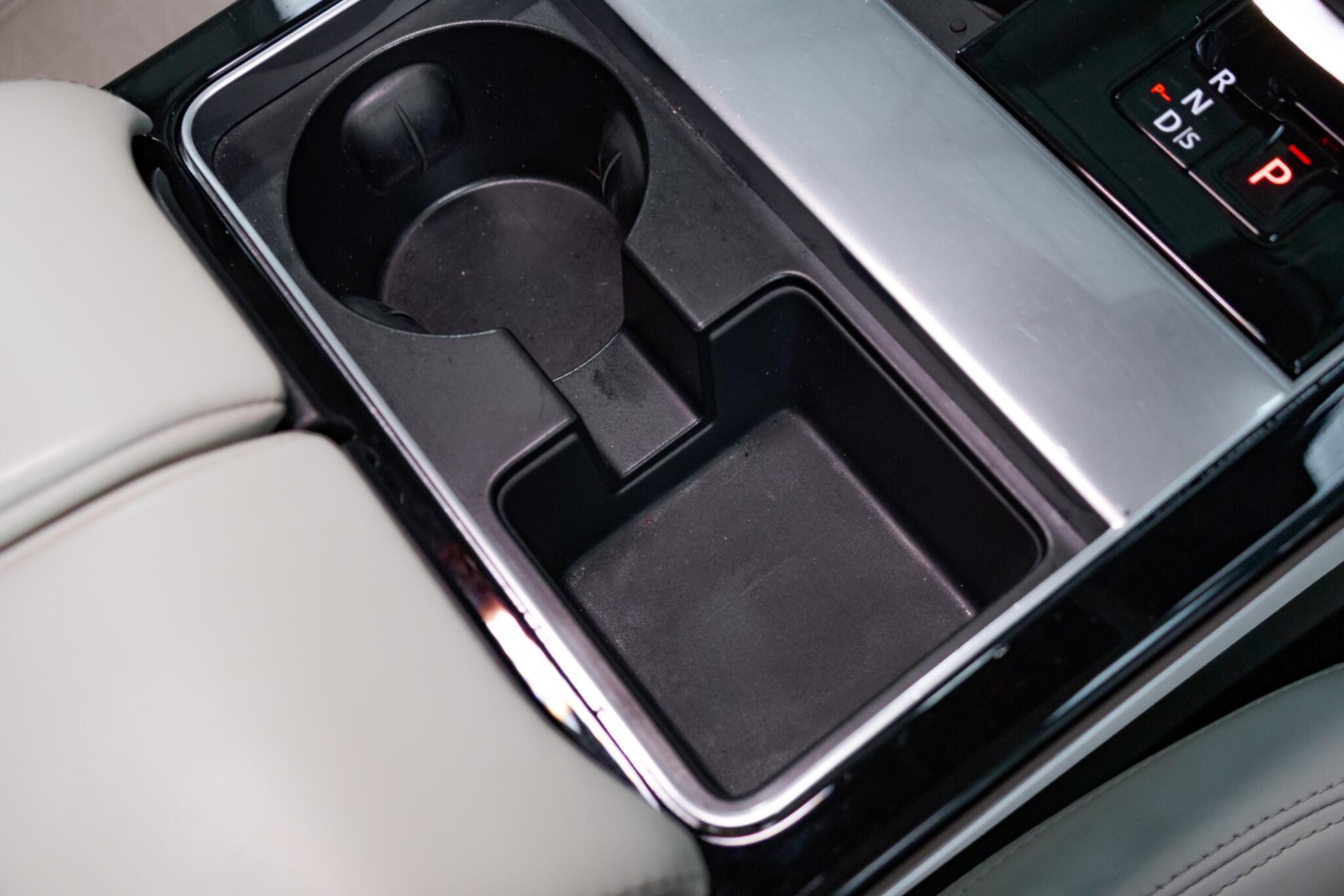 Land Rover Range Rover Velar - Image 48