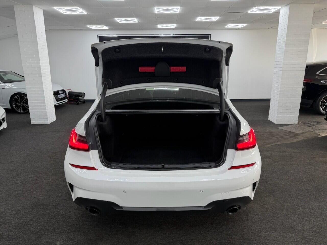 BMW 3 Series - Image 19