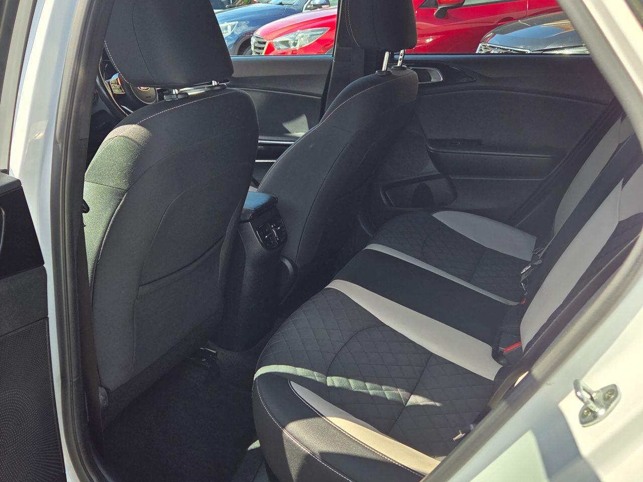 Kia ProCeed - Image 28