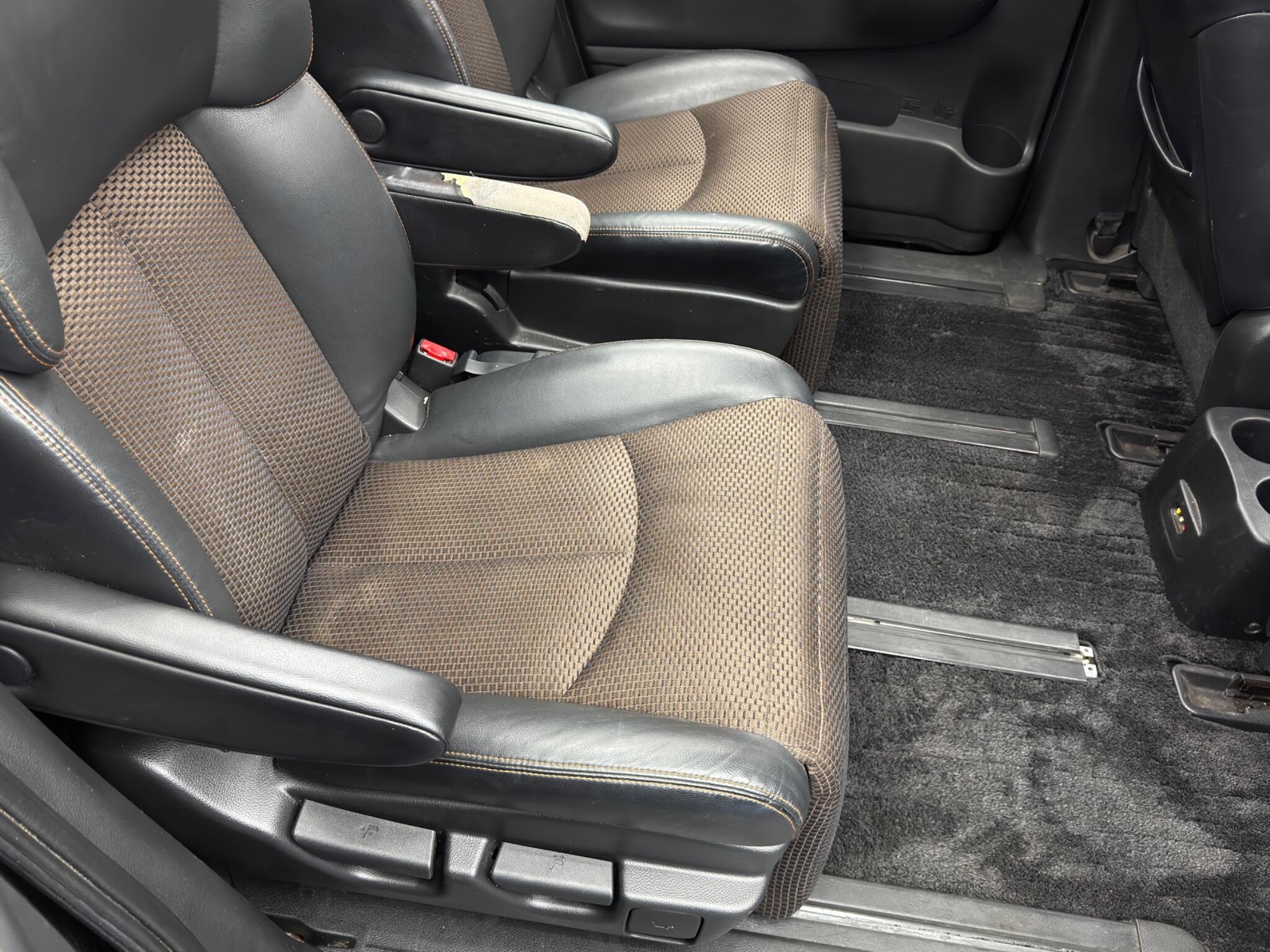 Nissan Elgrand - Image 16