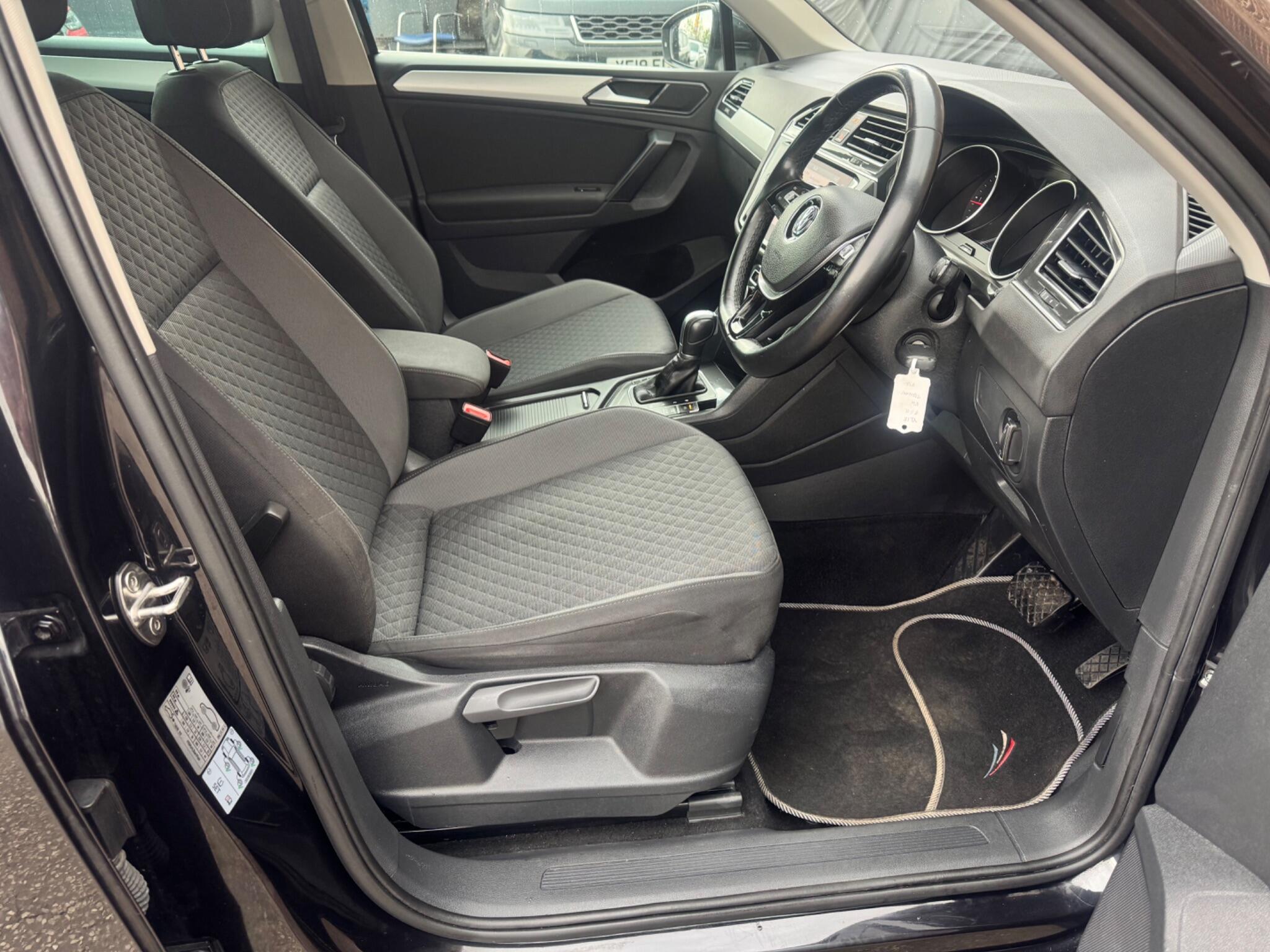 Volkswagen Tiguan - Image 30