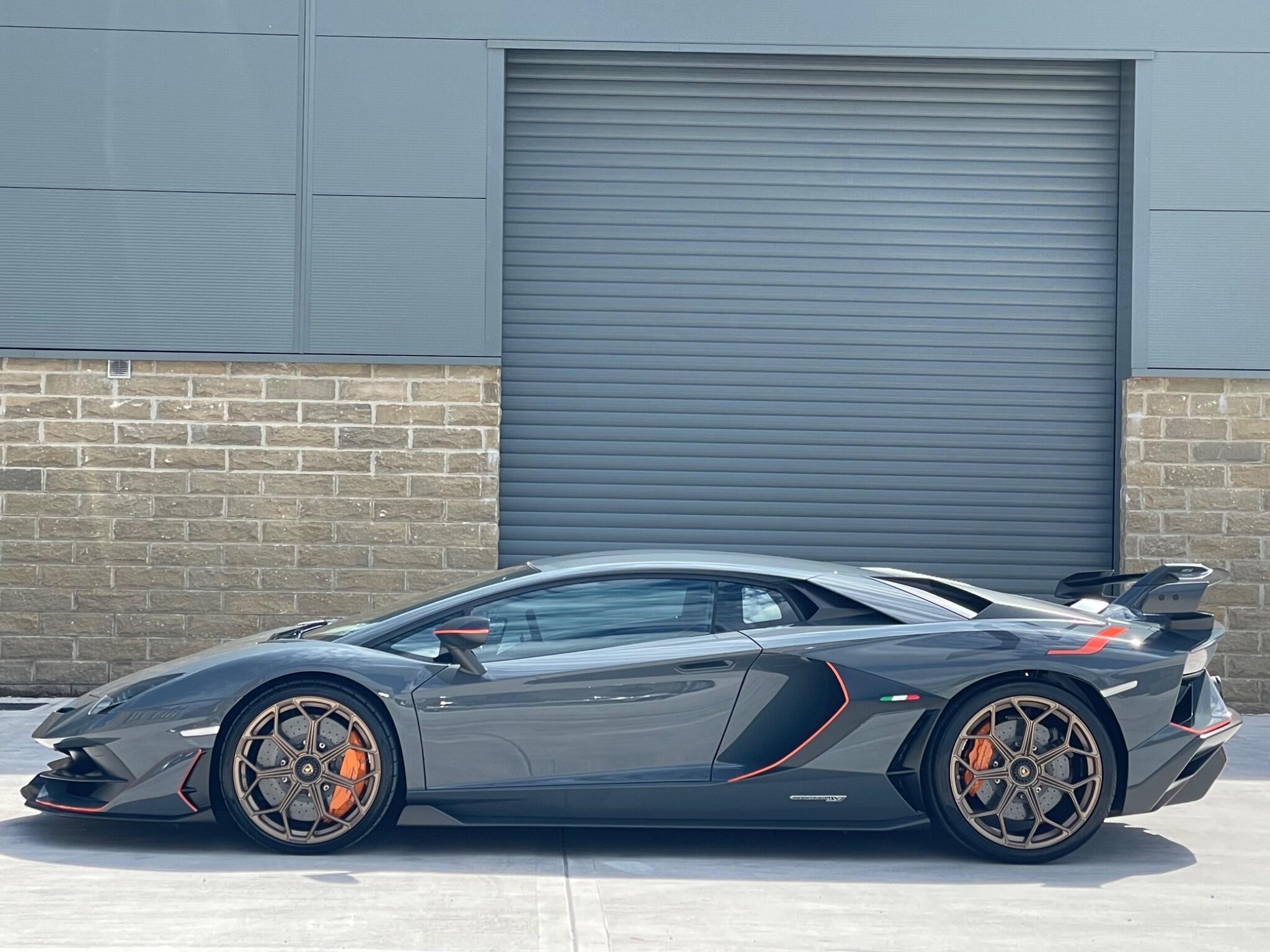 Lamborghini Aventador - Image 2