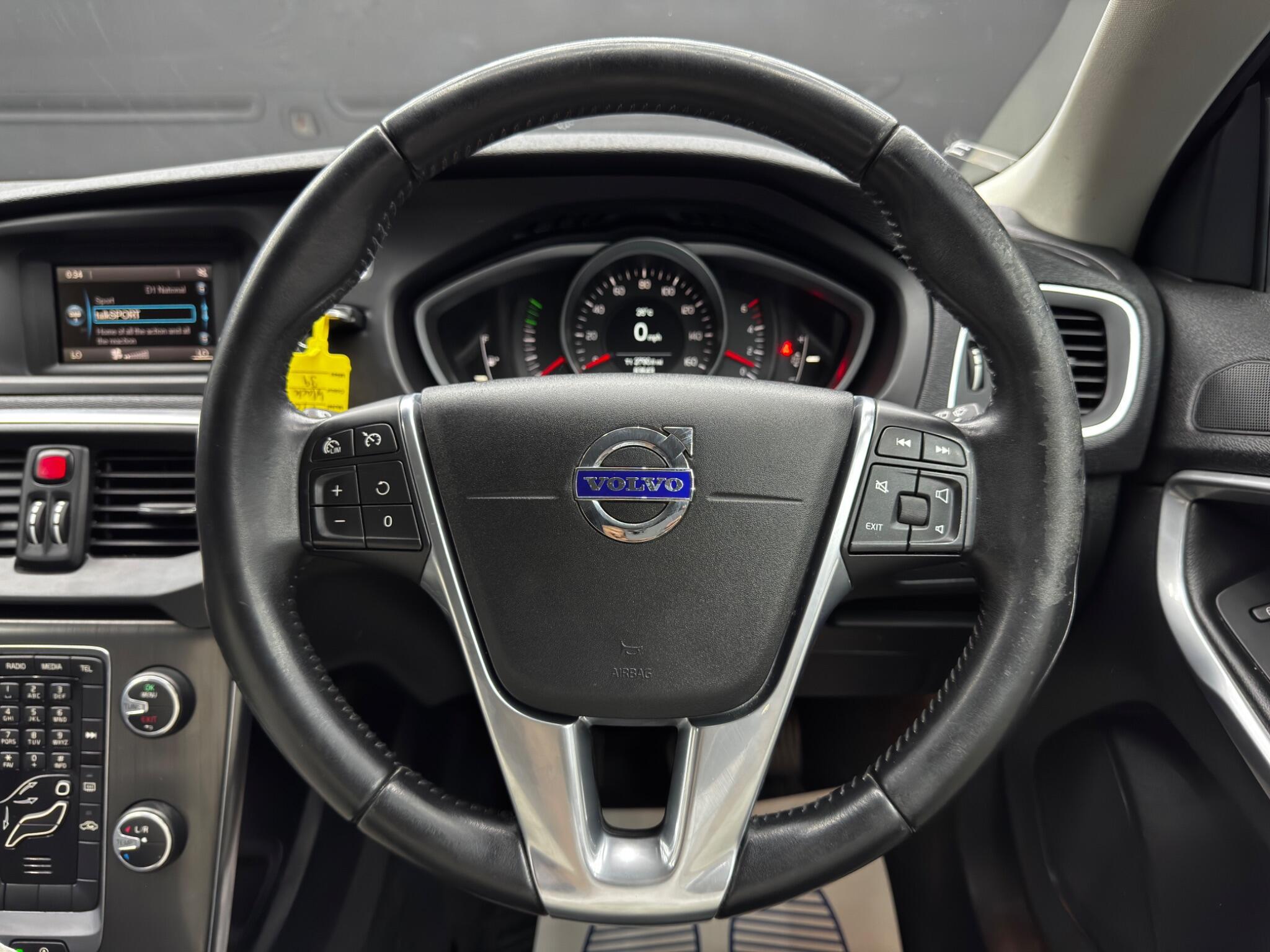 Volvo V40 CROSS COUNTRY - Image 18