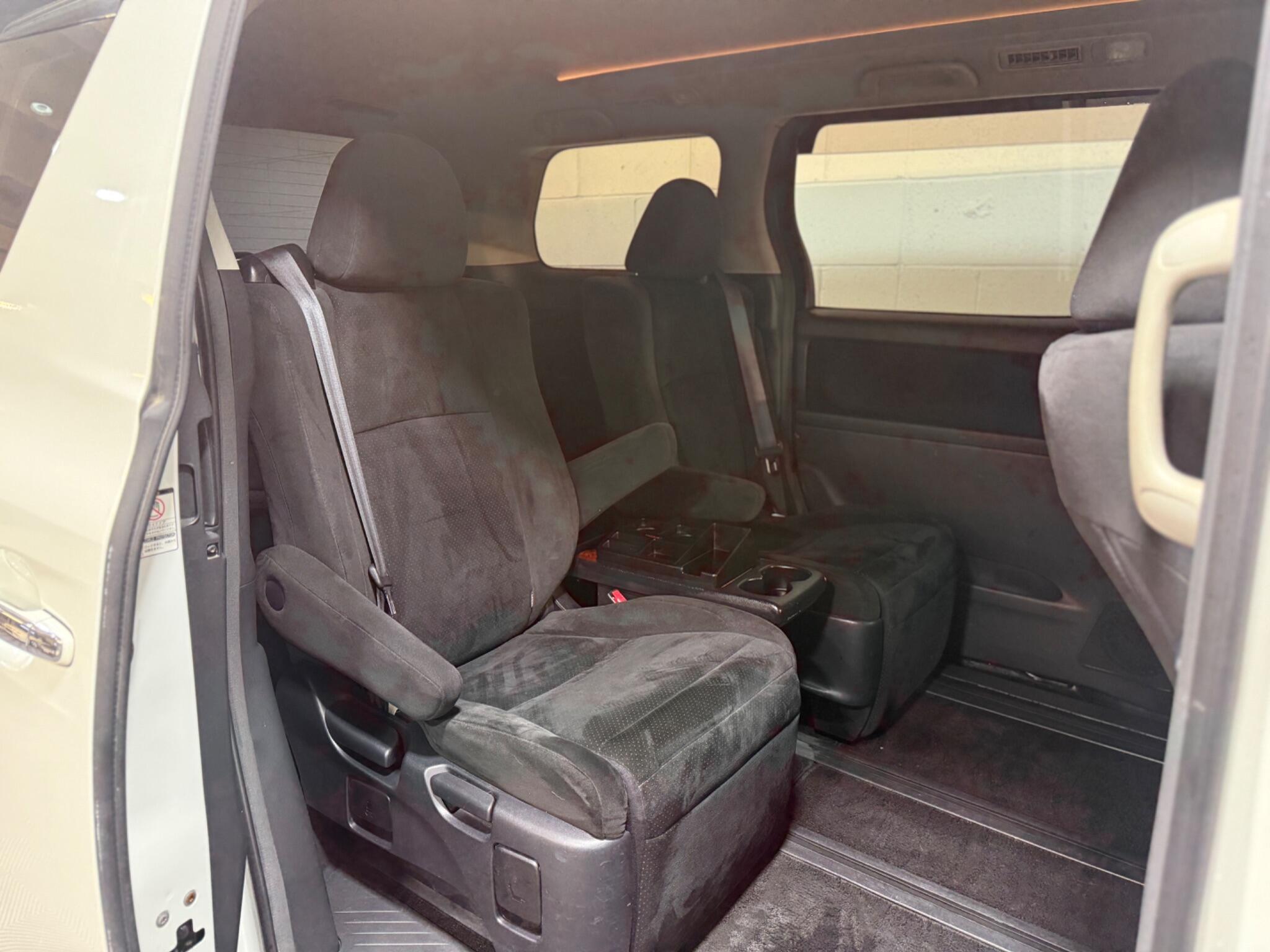 Toyota Vellfire - Image 11