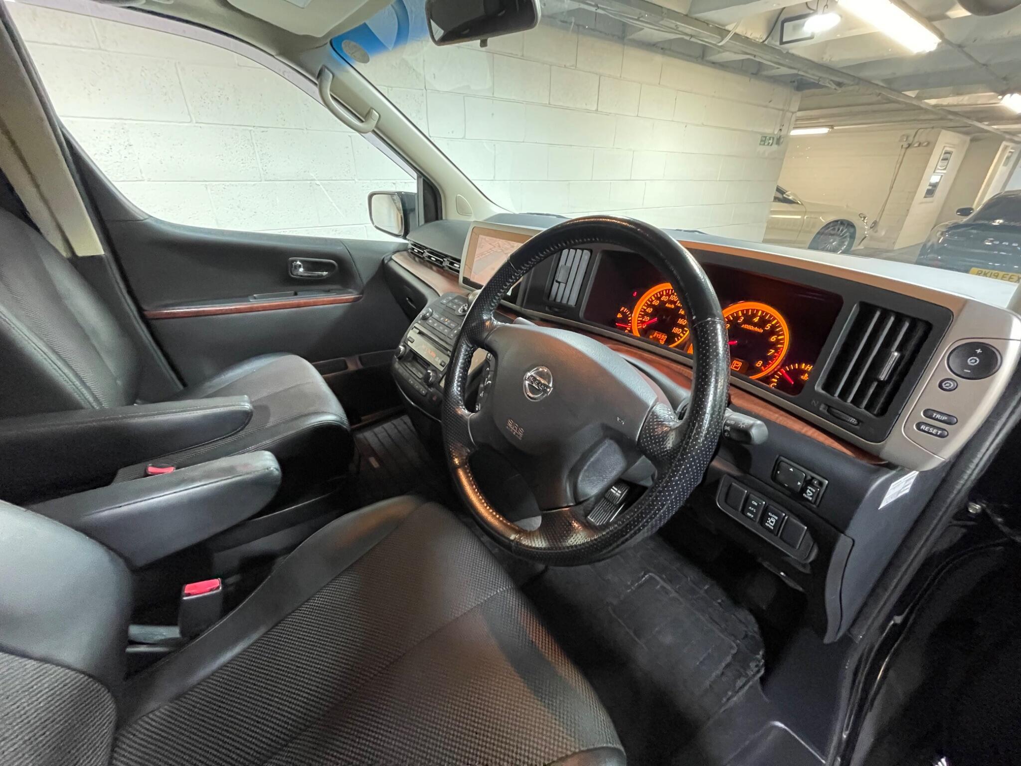Nissan Elgrand - Image 9