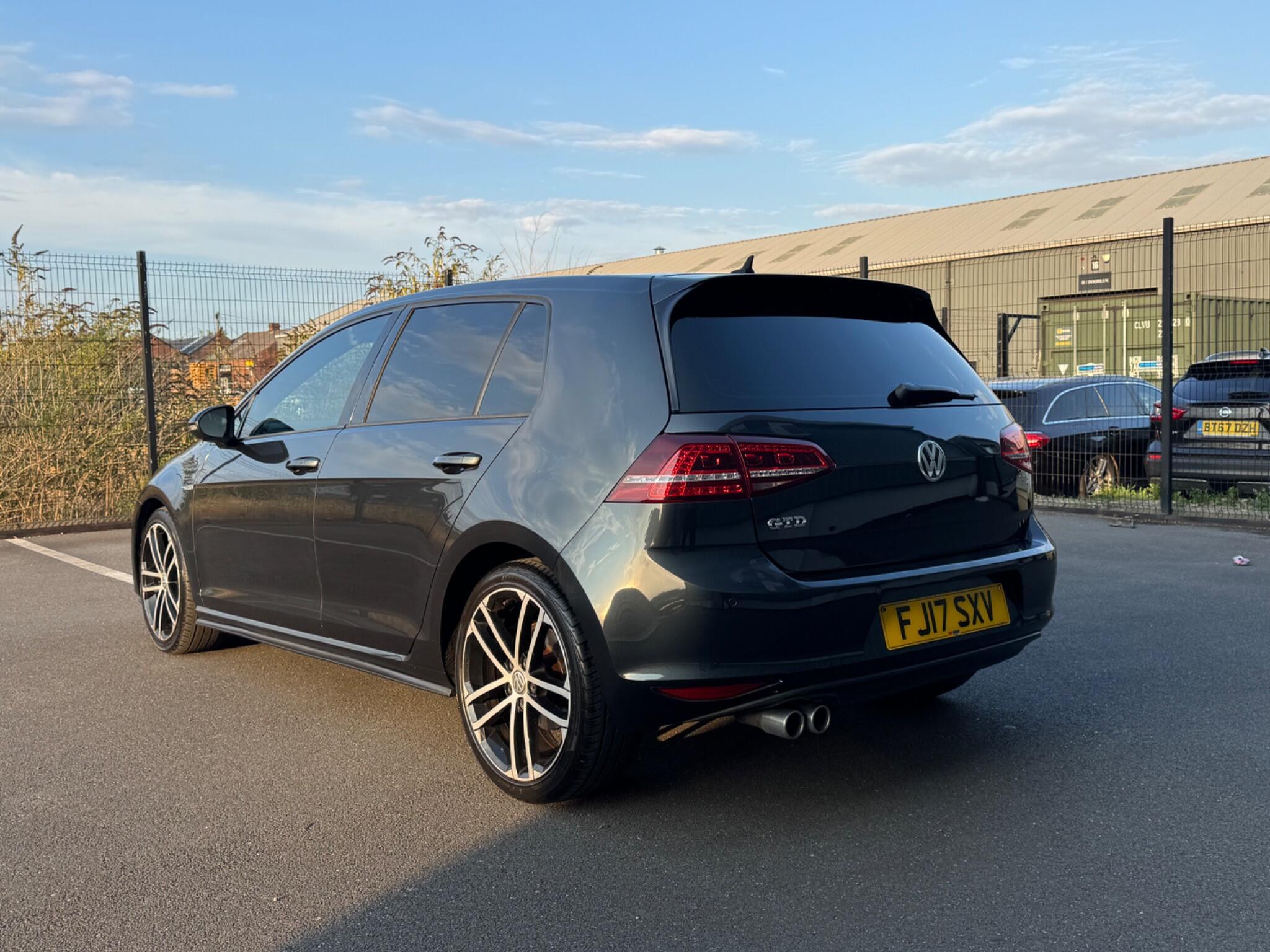 Volkswagen Golf - Image 9
