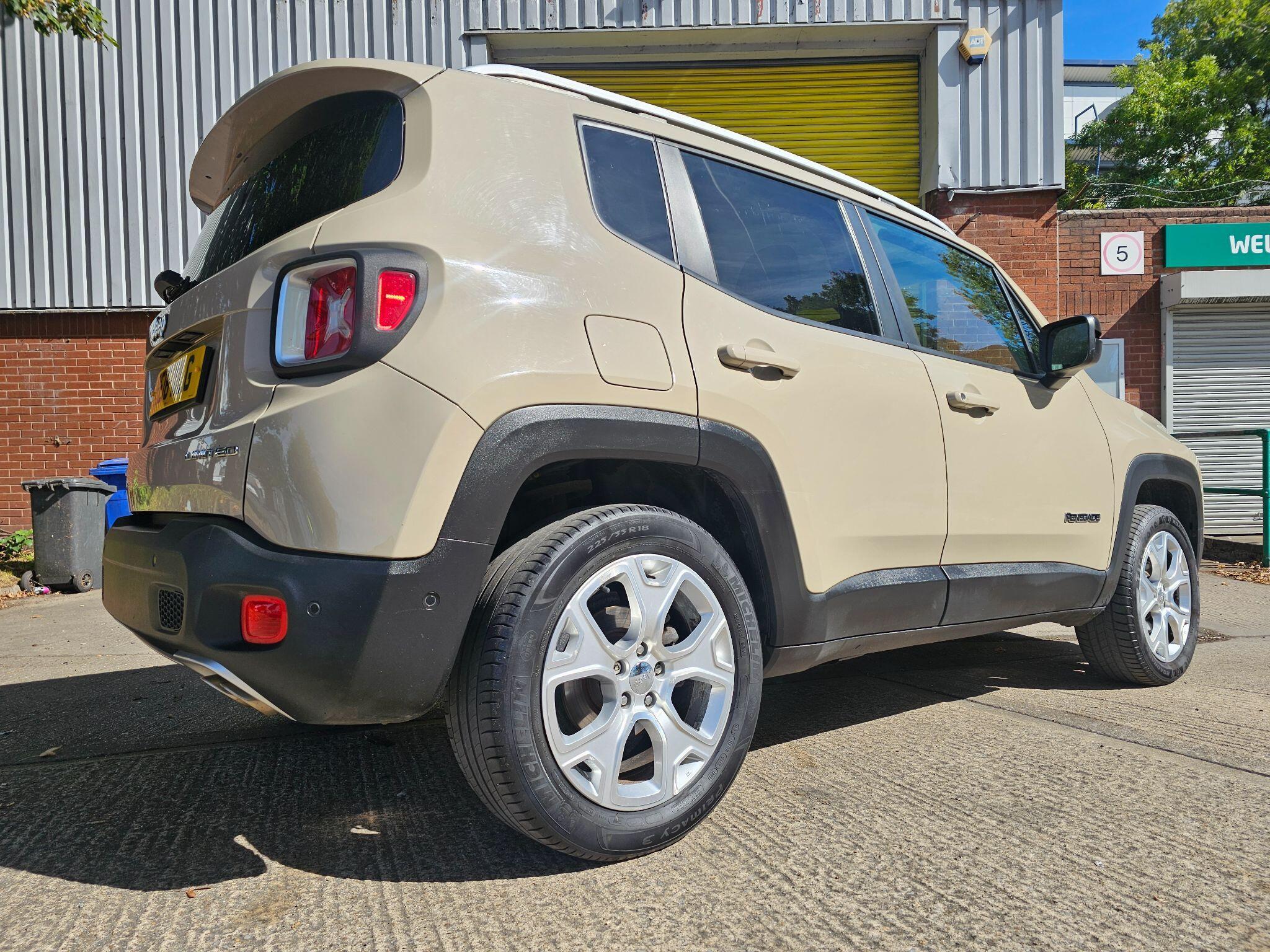 Jeep Renegade - Image 19