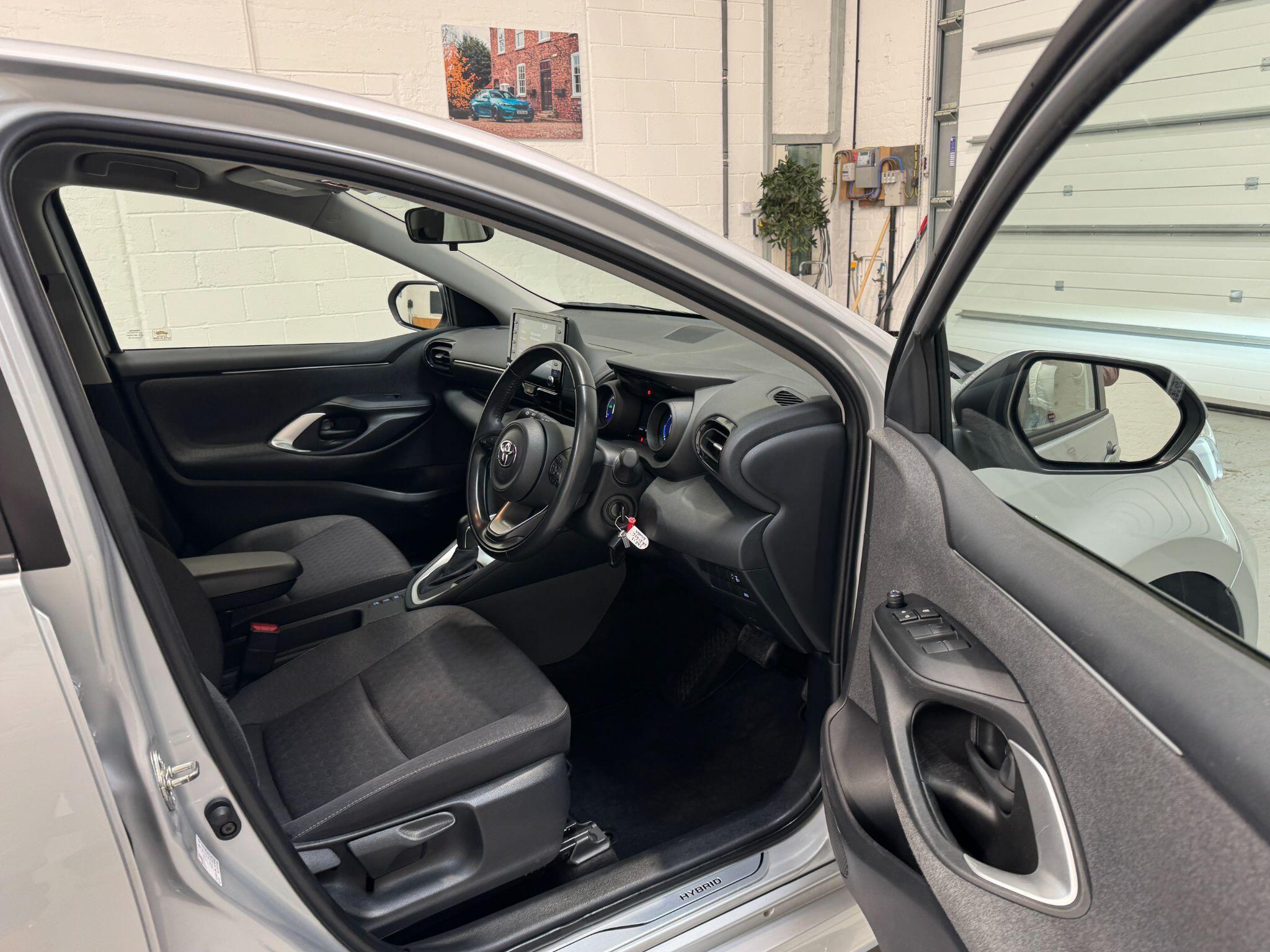 Toyota Yaris - Image 12