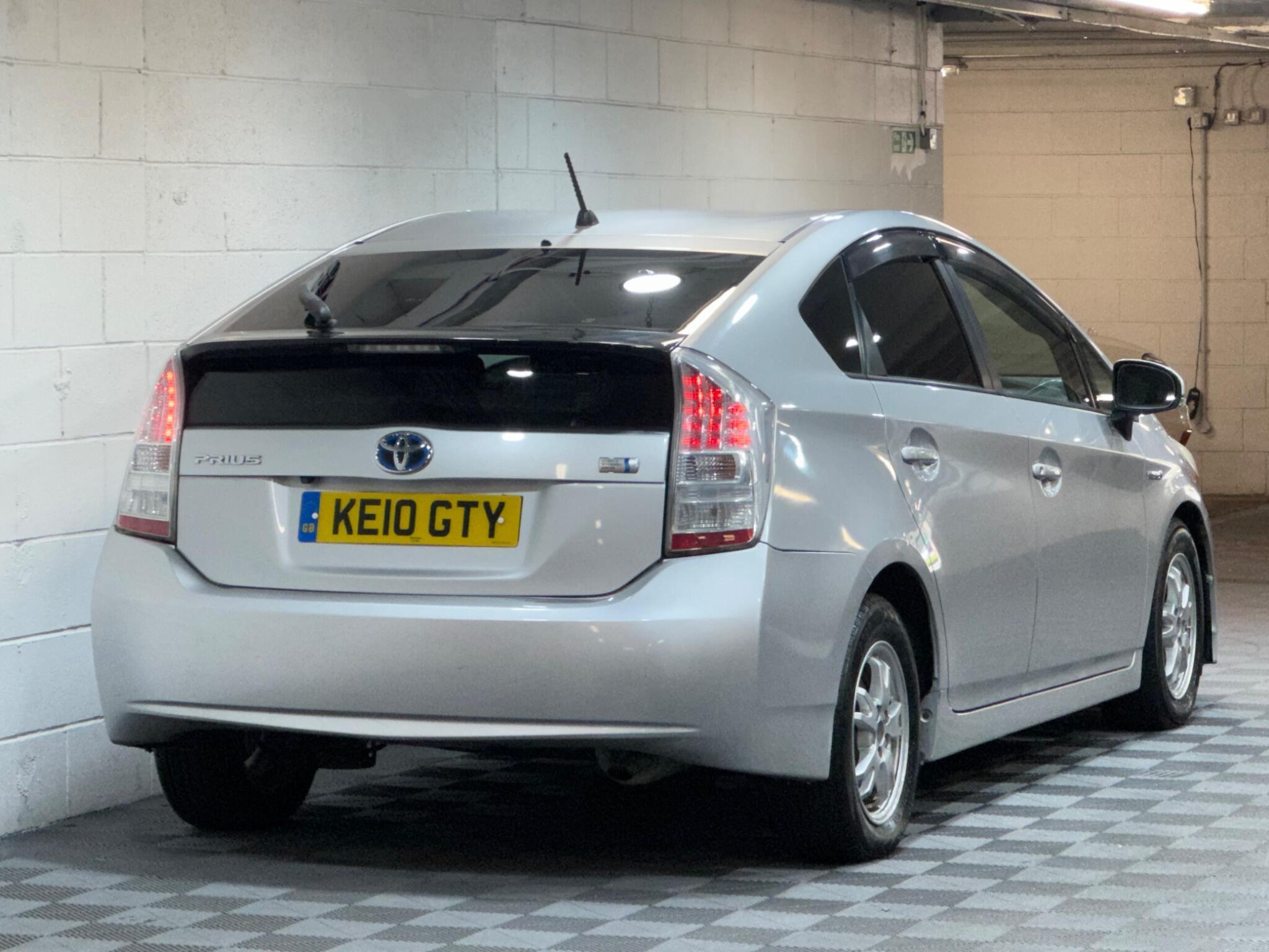 Toyota Prius - Image 4