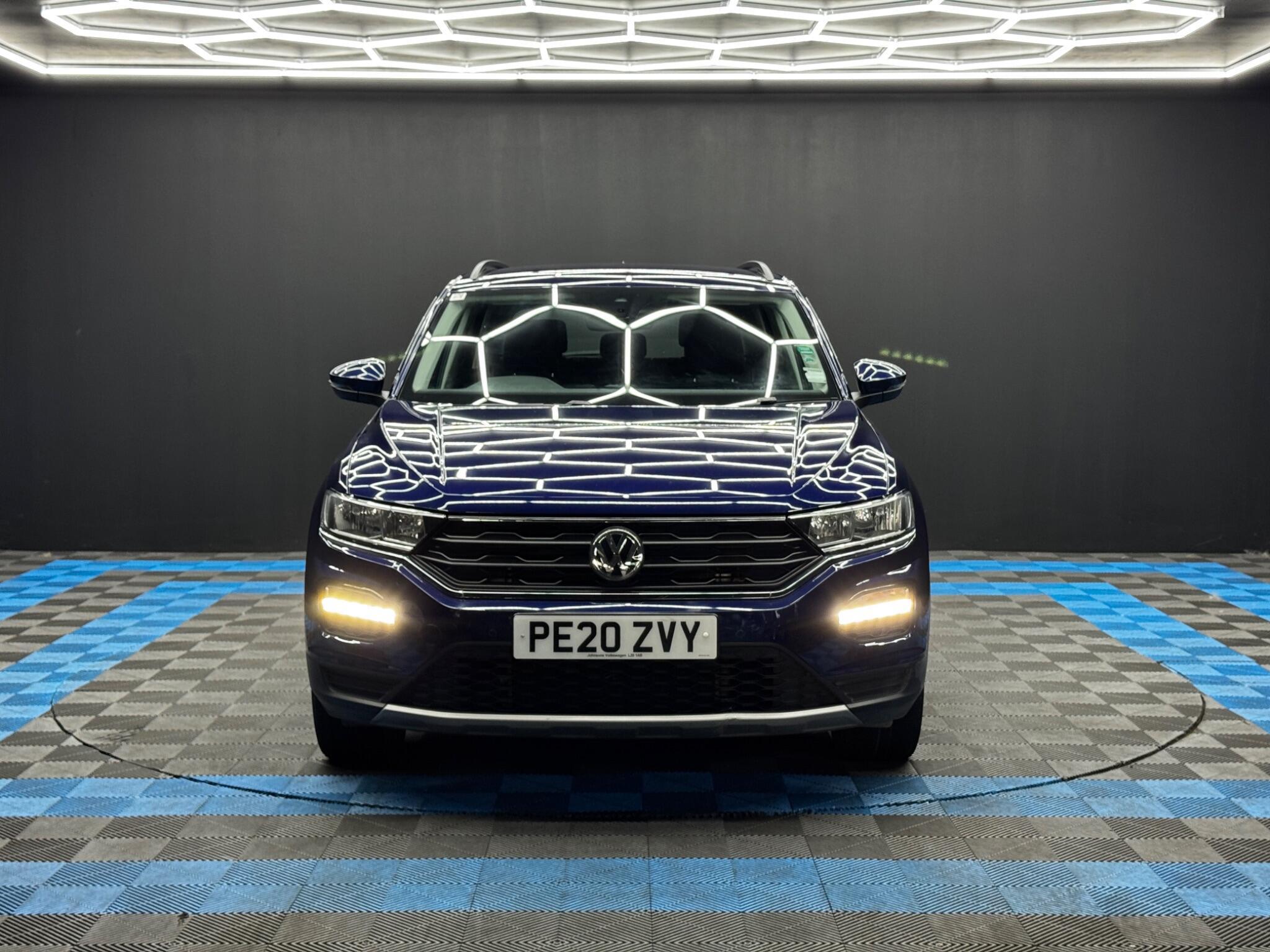 Volkswagen T-Roc - Image 2