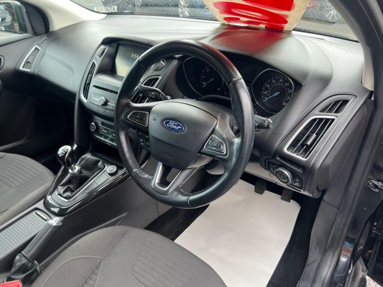 Ford Focus - Image 12