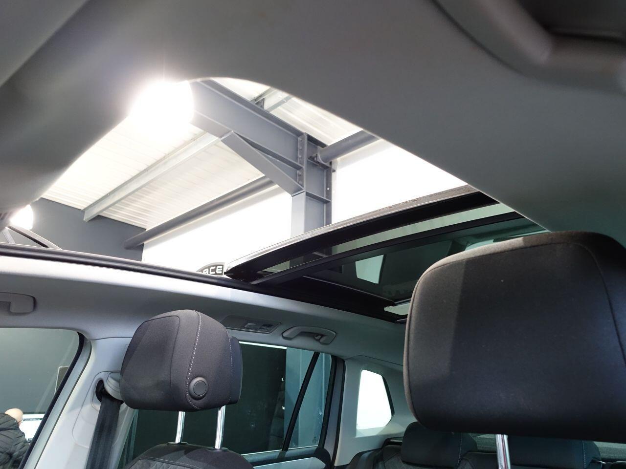 Volkswagen Tiguan - Image 17