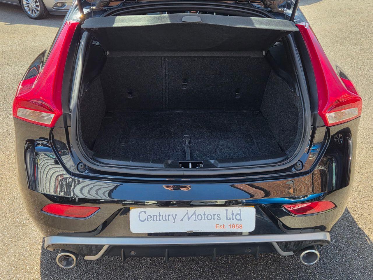 Volvo V40 - Image 13
