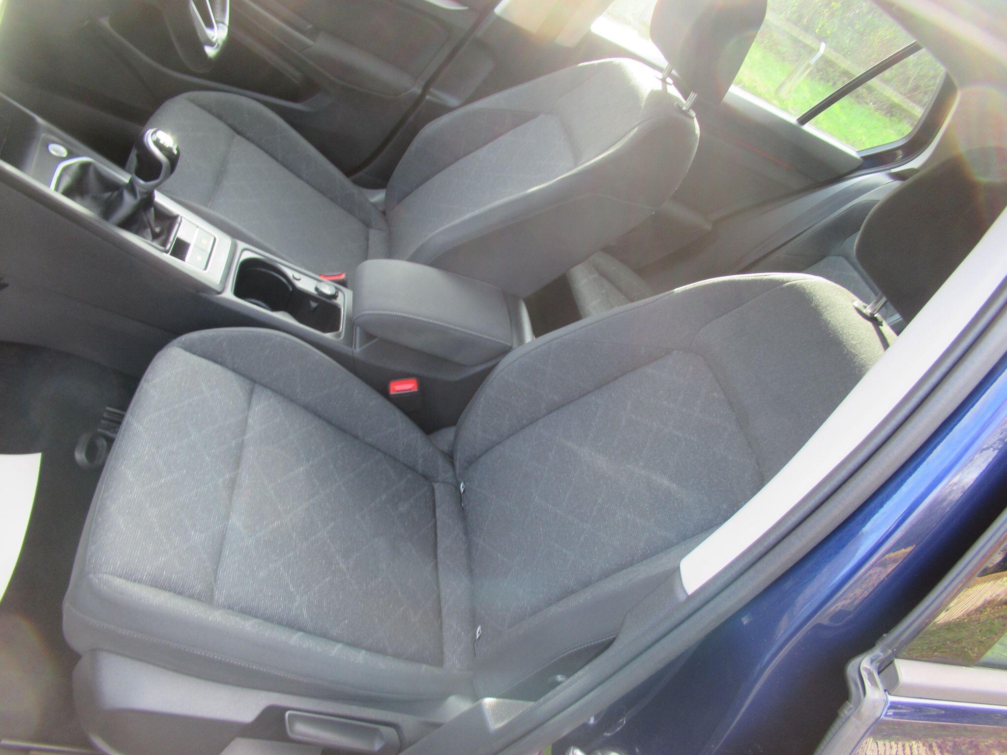 Volkswagen Golf - Image 10