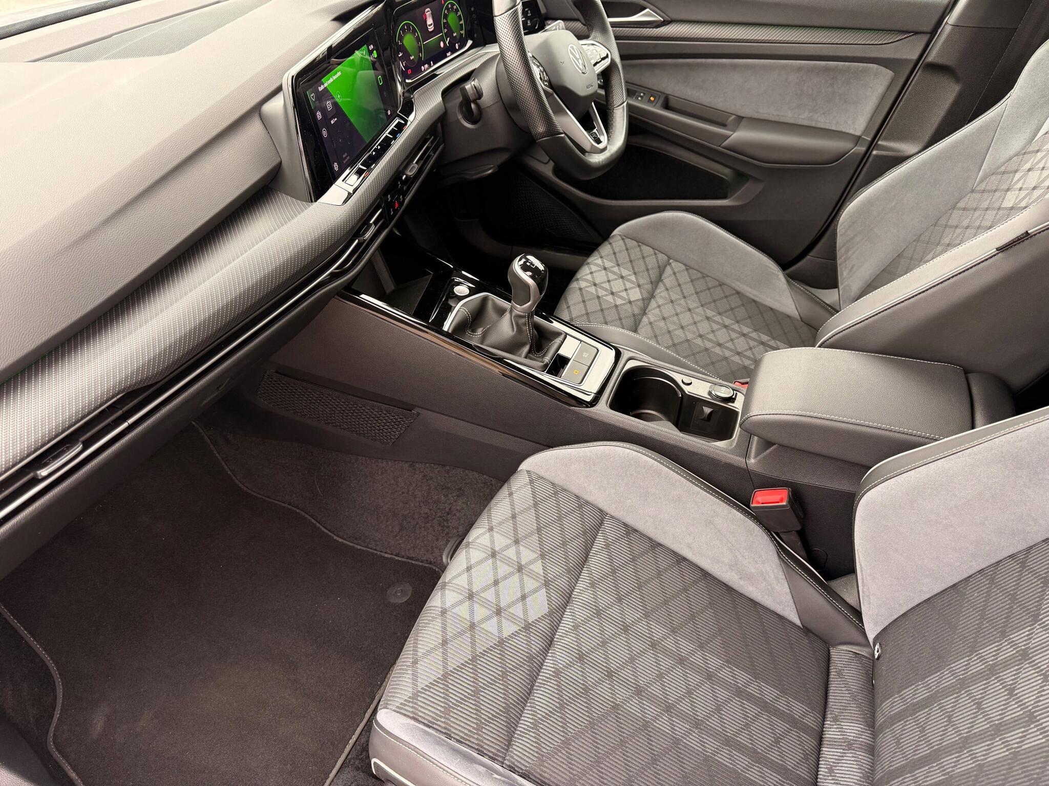 Volkswagen Golf - Image 19