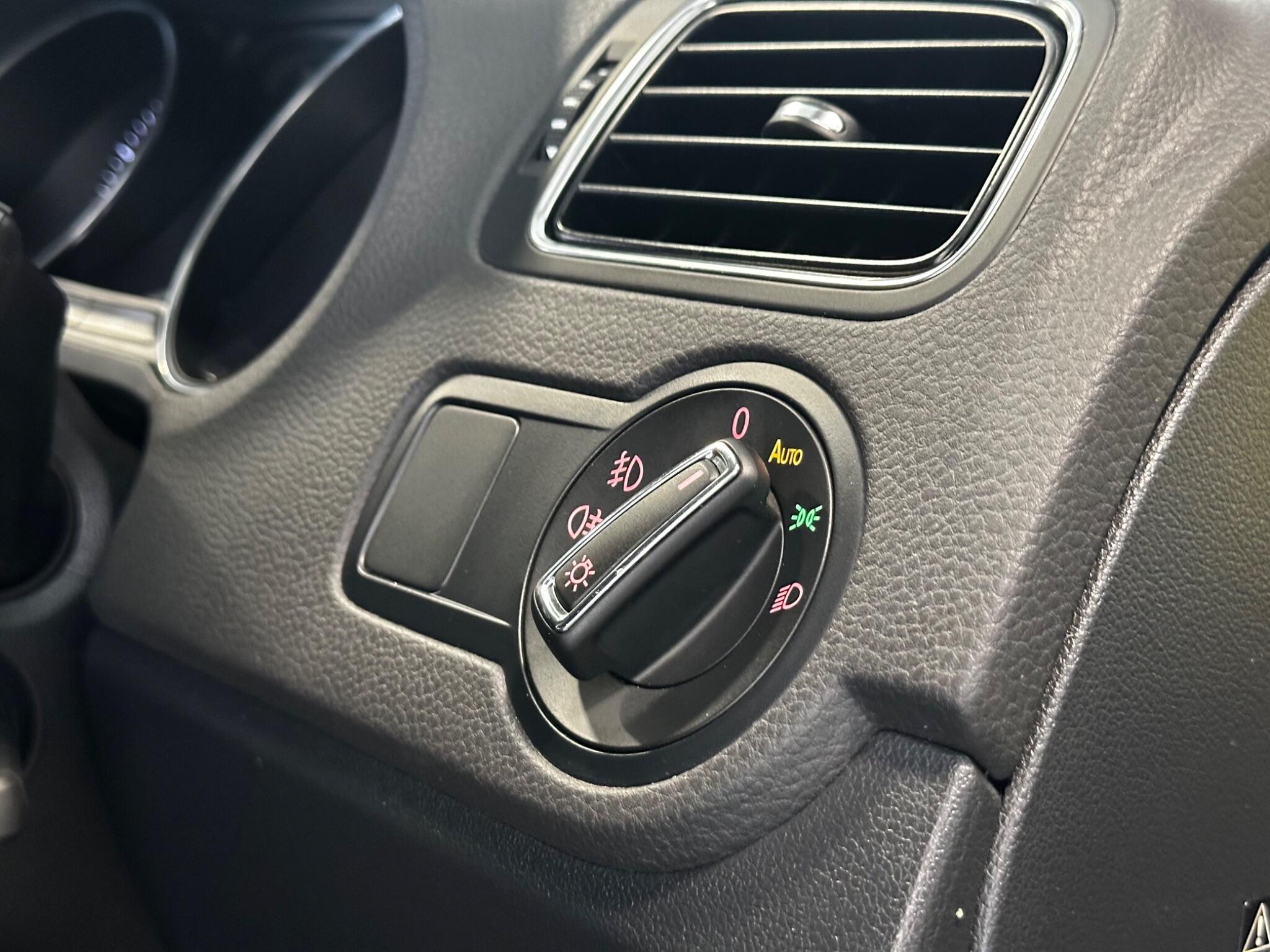 Volkswagen Polo - Image 11