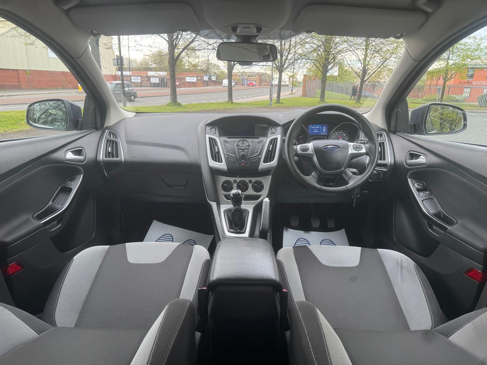 Ford Focus - Image 15