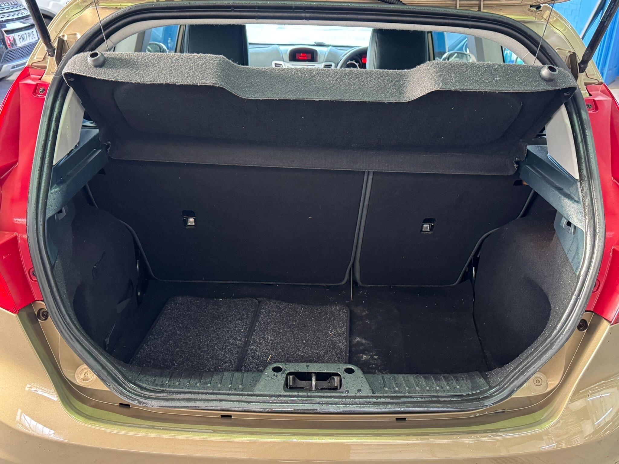 Ford Fiesta - Image 25