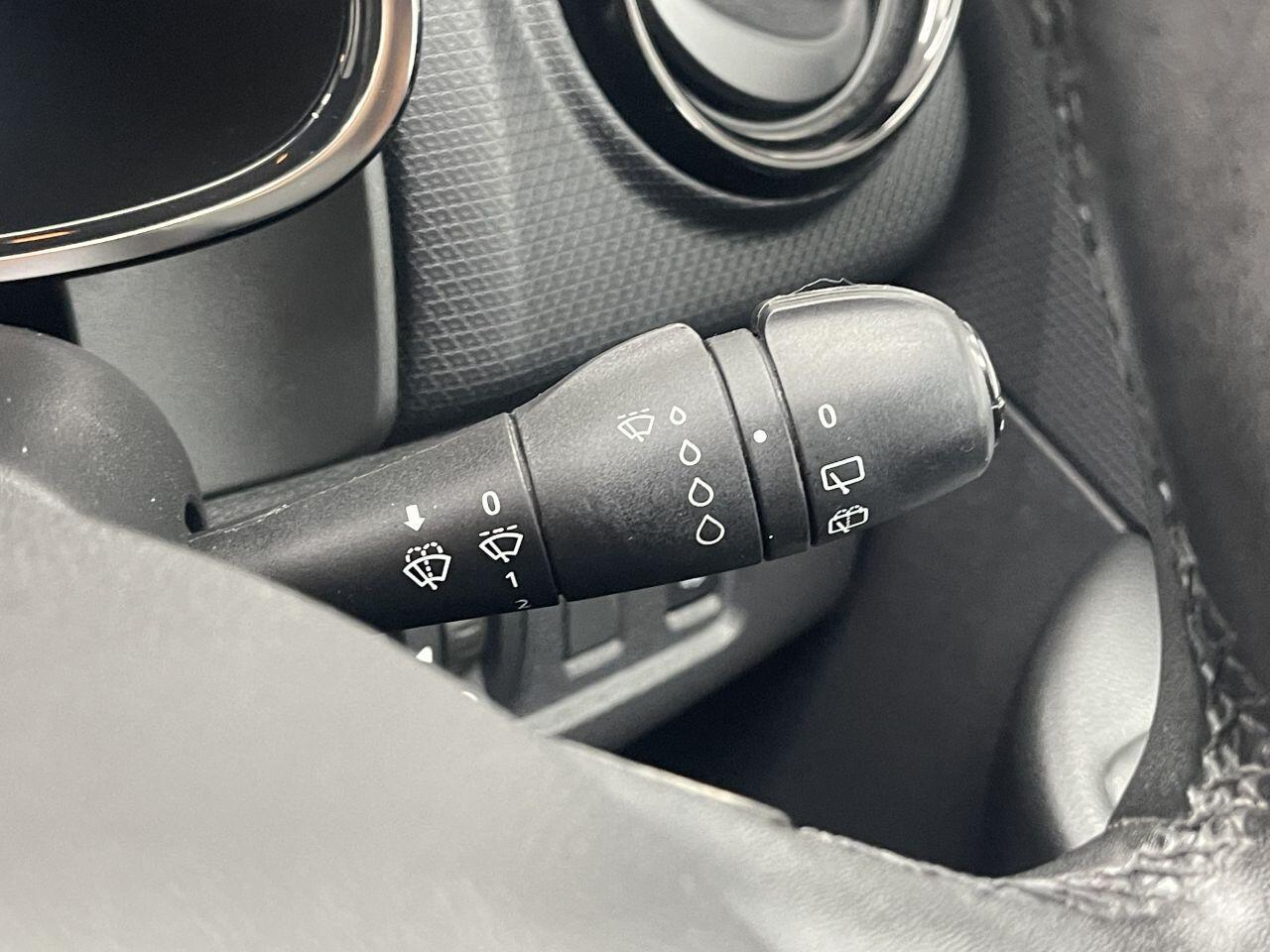 Renault Clio - Image 30