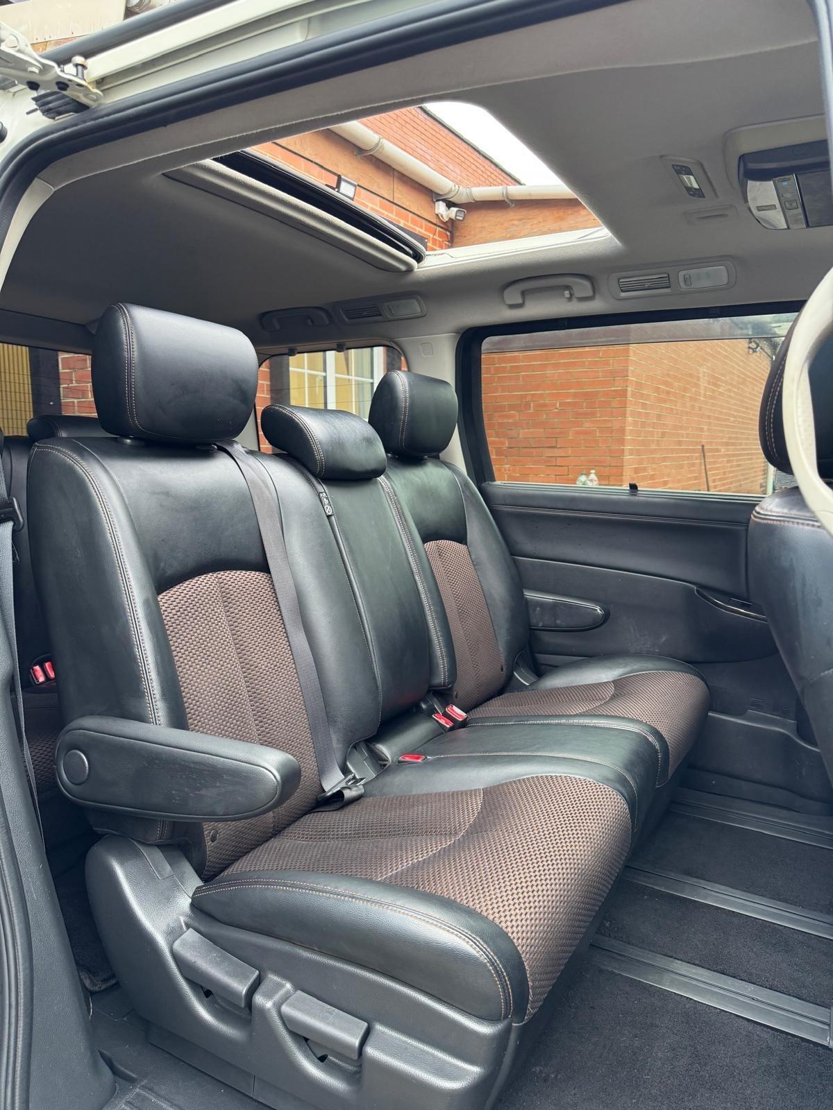 Nissan Elgrand - Image 27