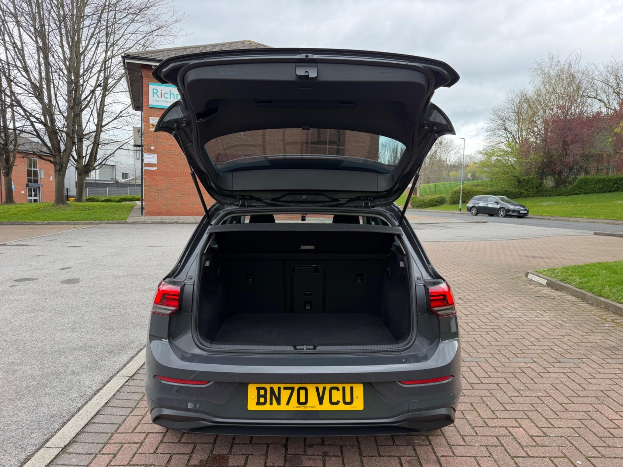 Volkswagen Golf - Image 19