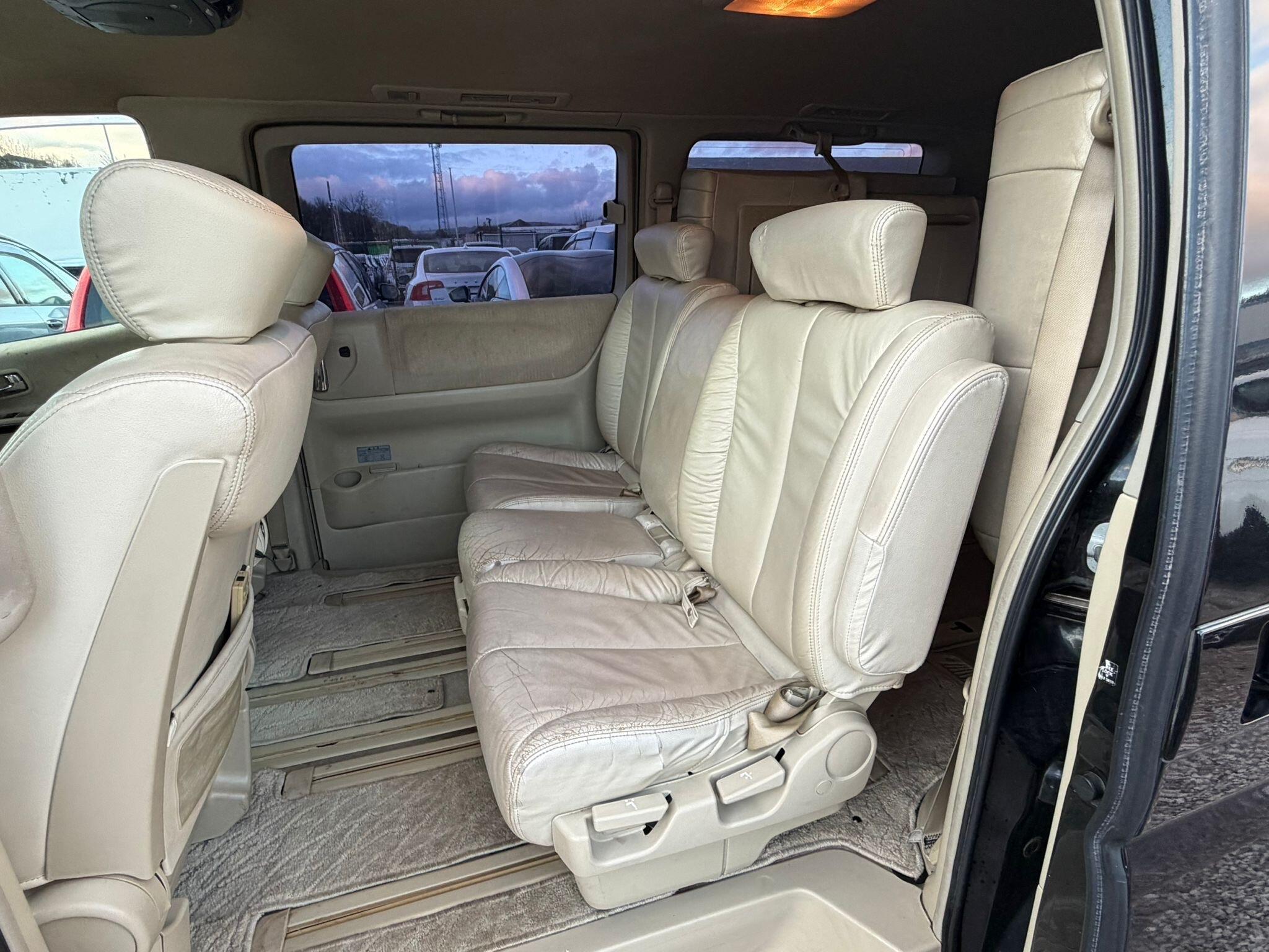 Nissan Elgrand - Image 13