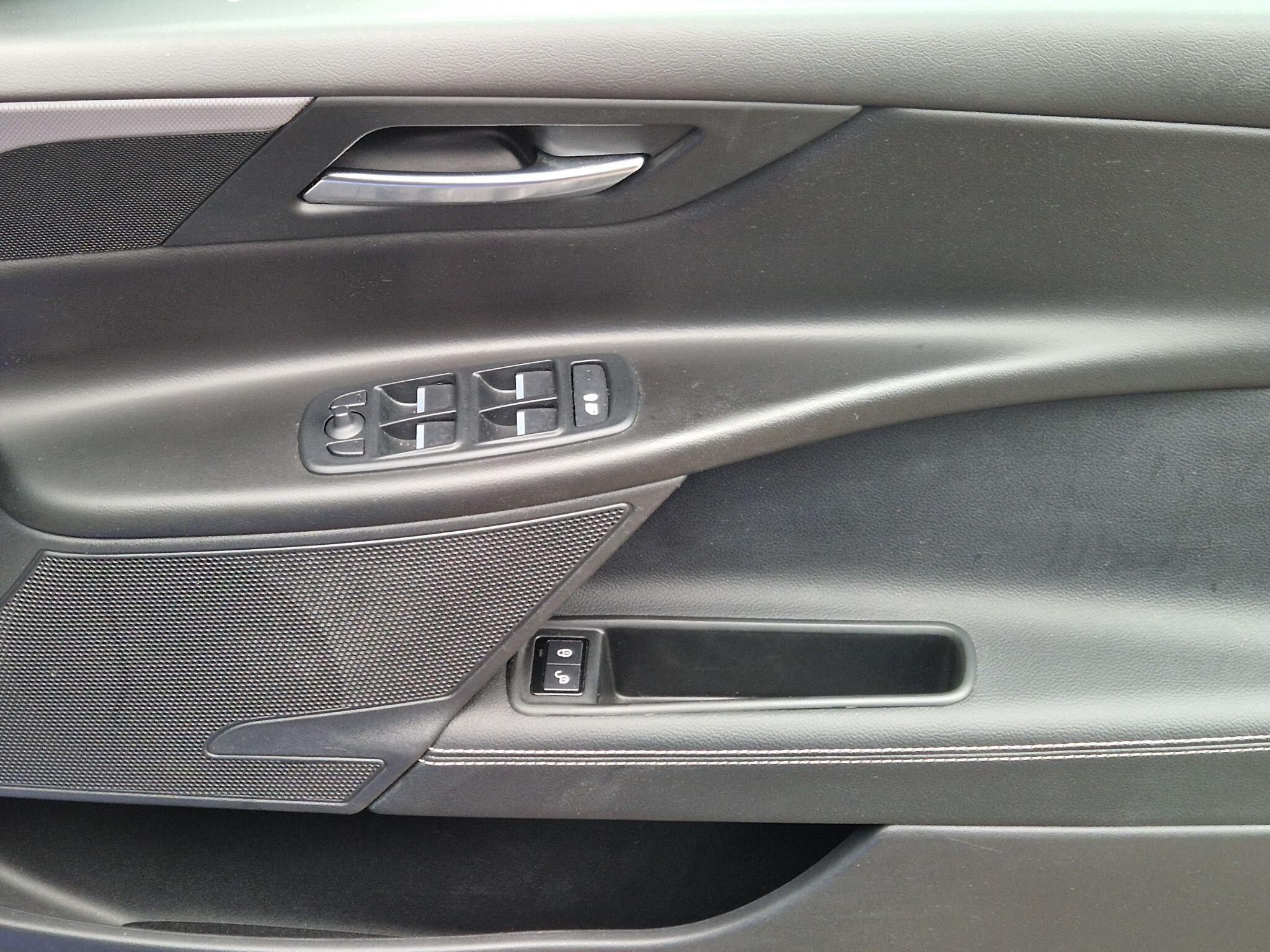 Jaguar XE - Image 31