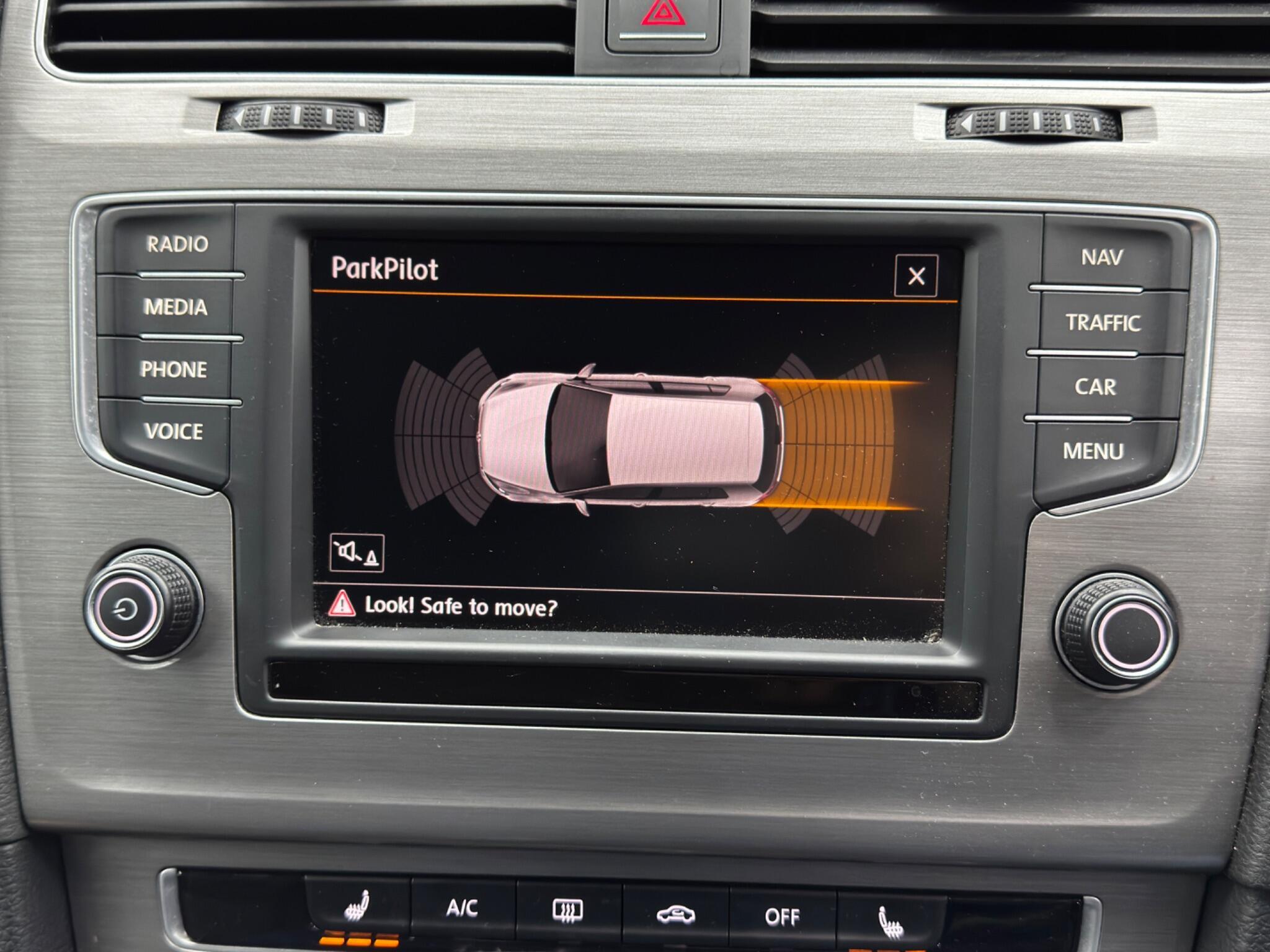 Volkswagen Golf - Image 35