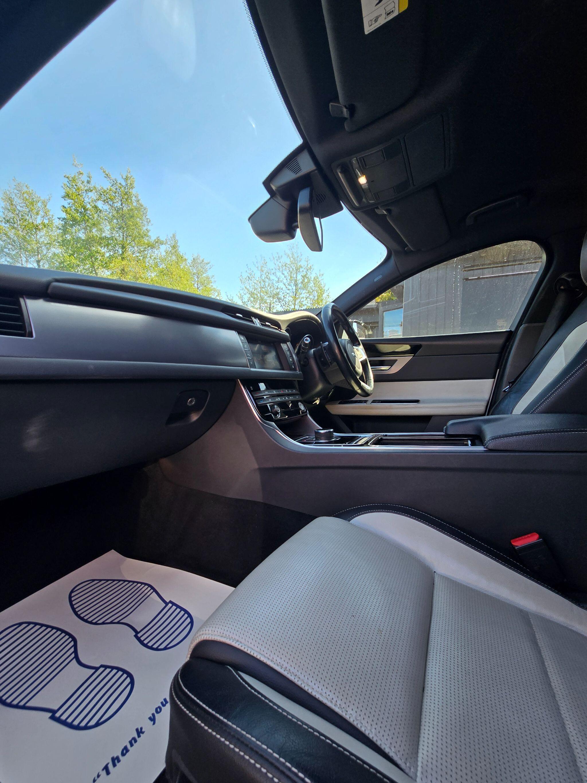 Jaguar XF - Image 35