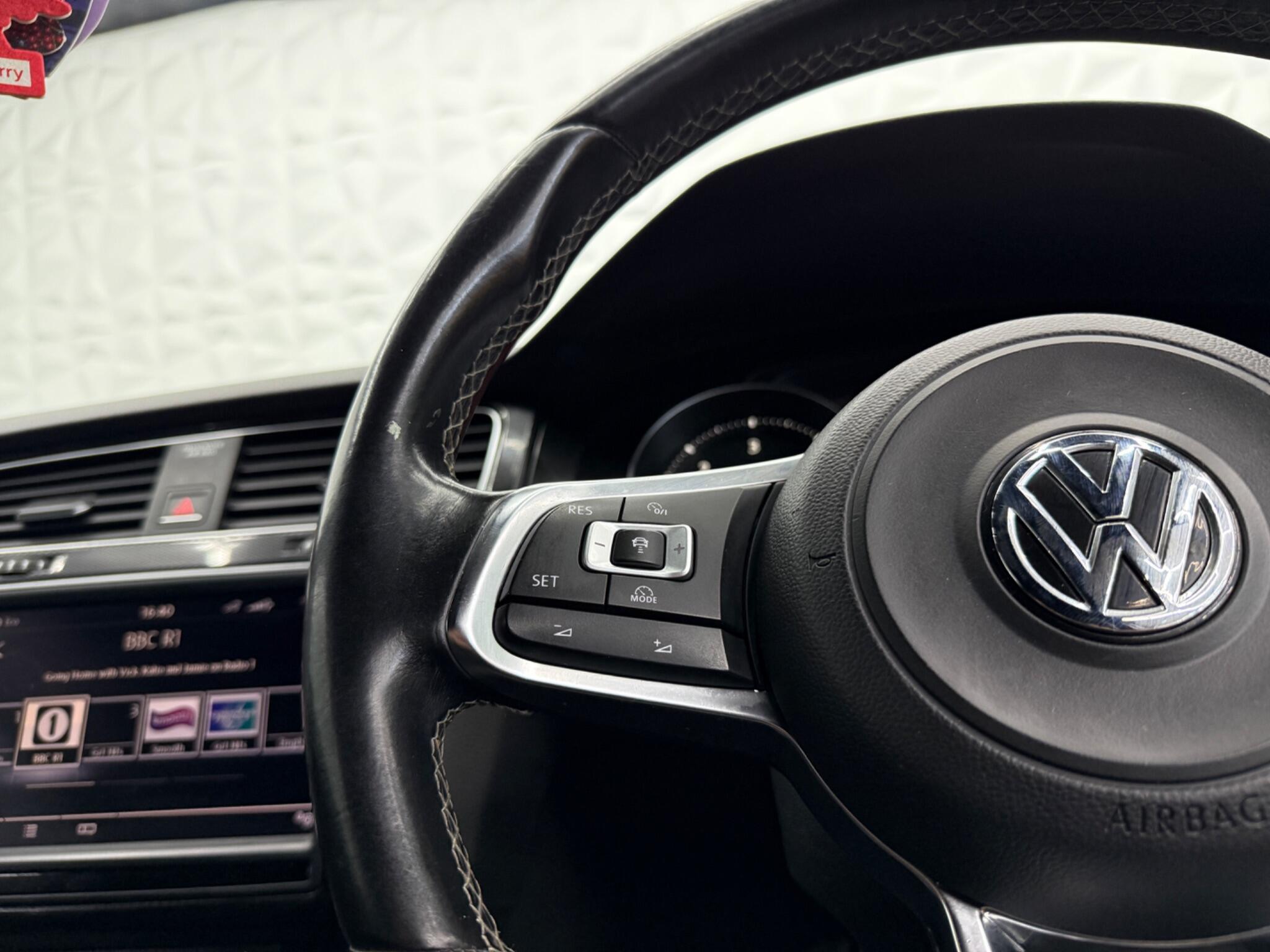 Volkswagen Golf - Image 29
