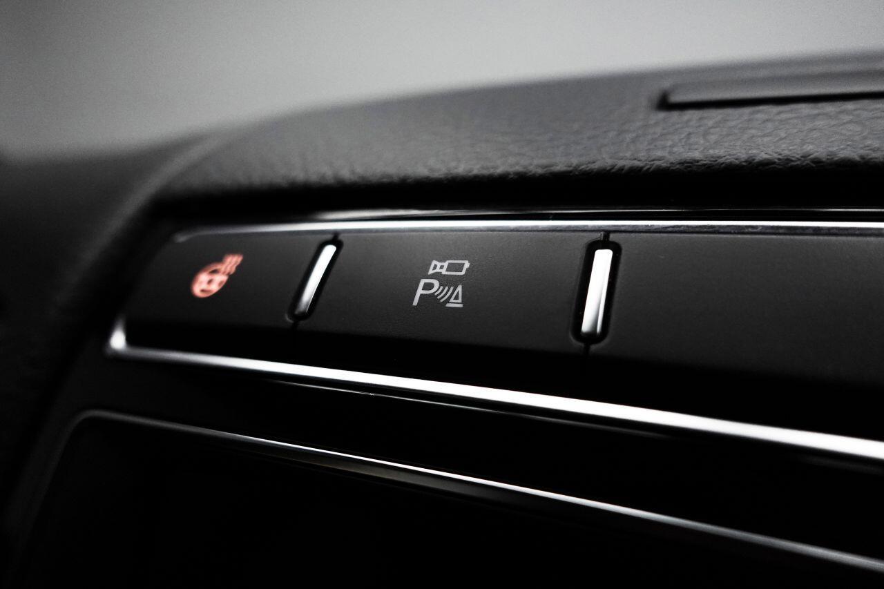 Volkswagen Touareg - Image 49