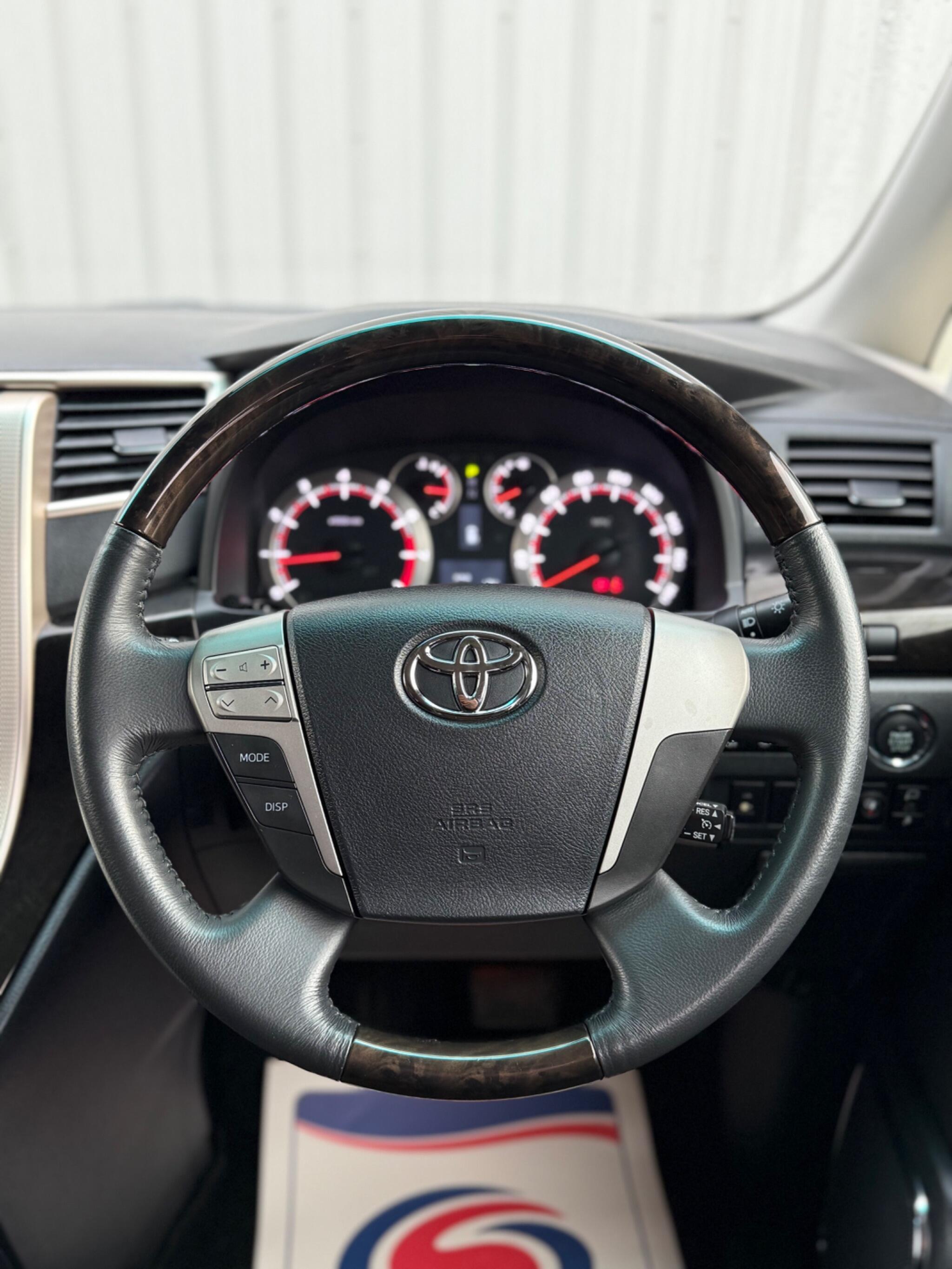 Toyota Alphard - Image 40