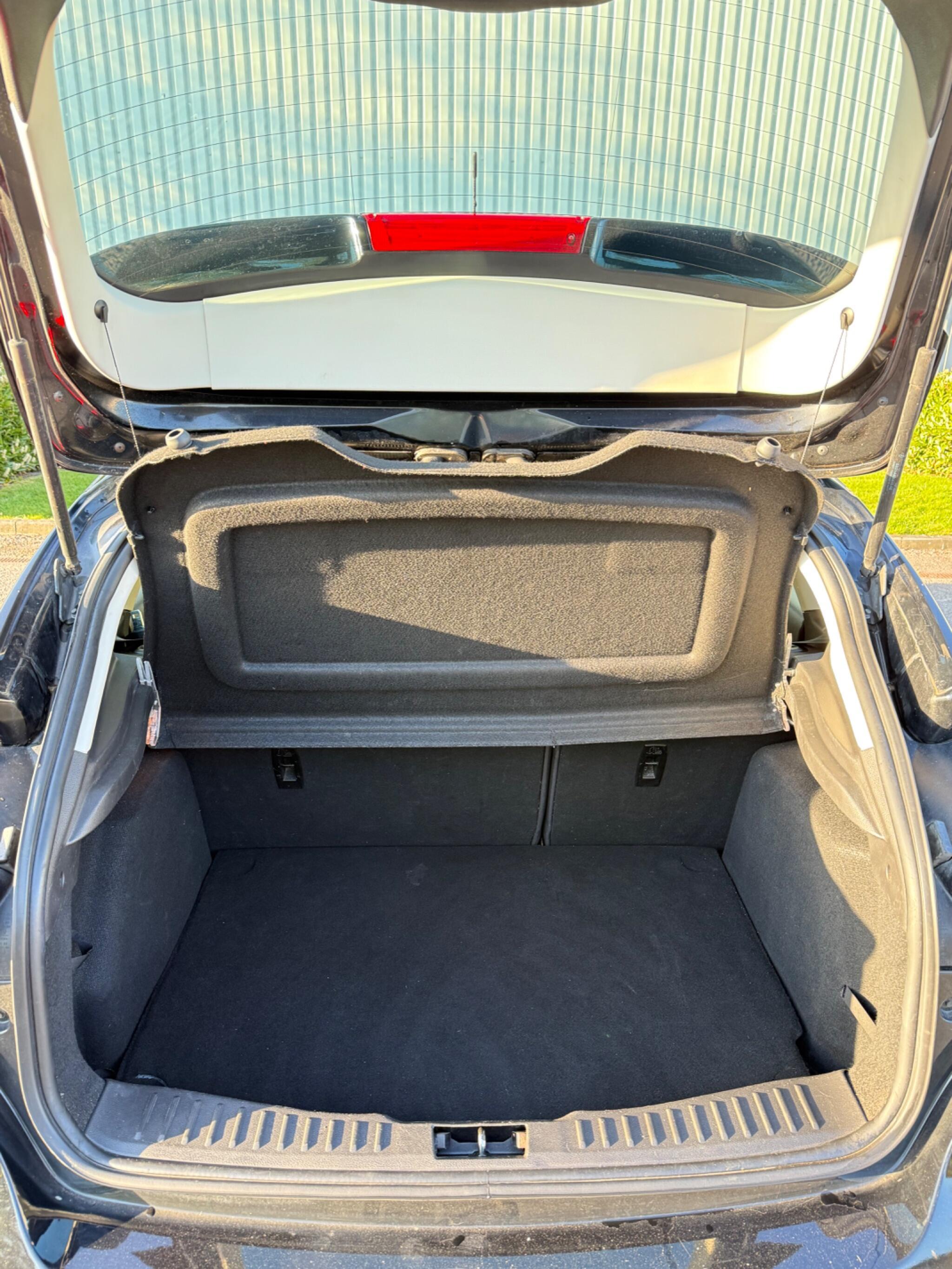Ford Focus - Image 23