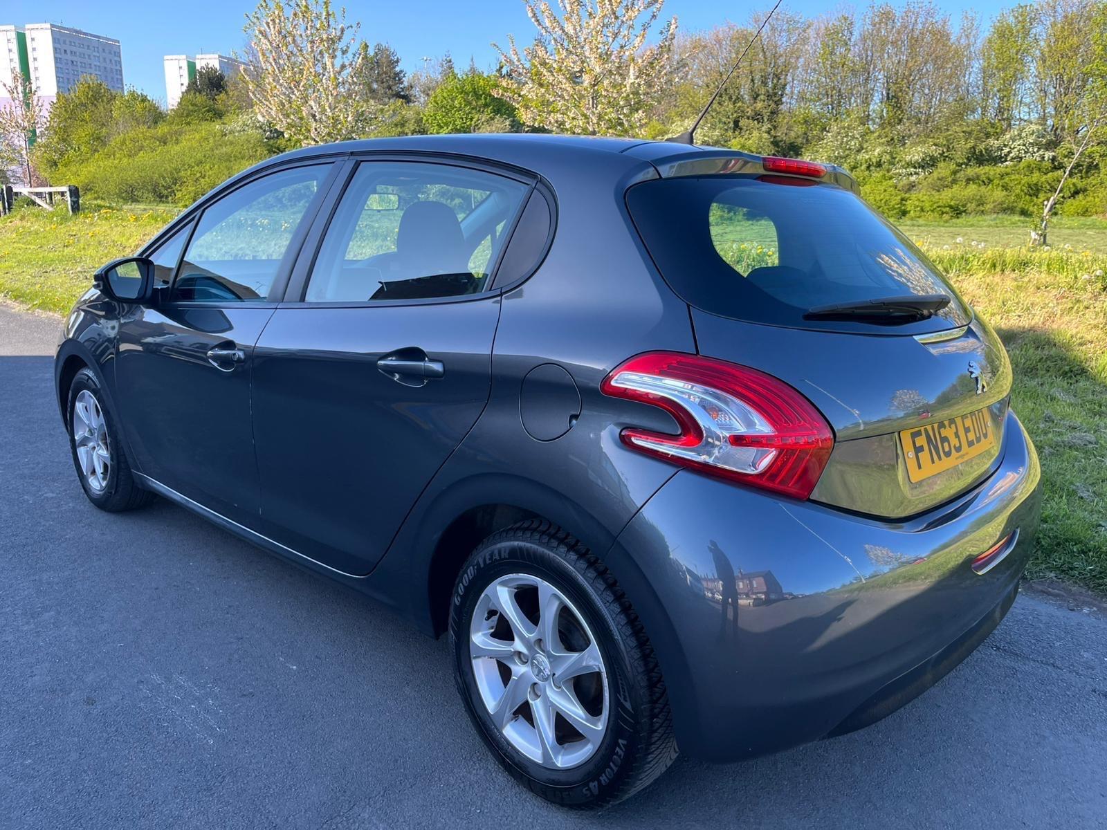 Peugeot 208 - Image 4