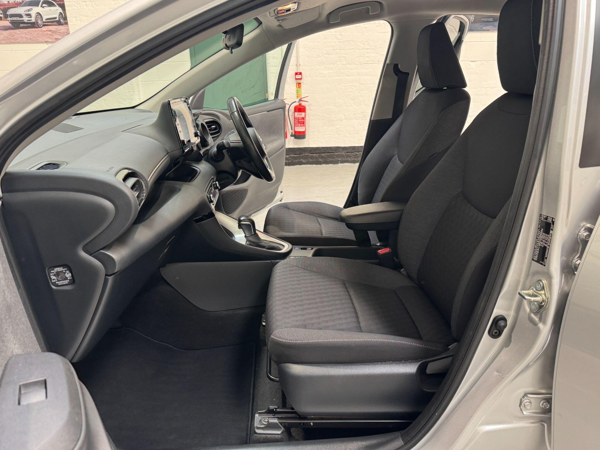 Toyota Yaris - Image 53