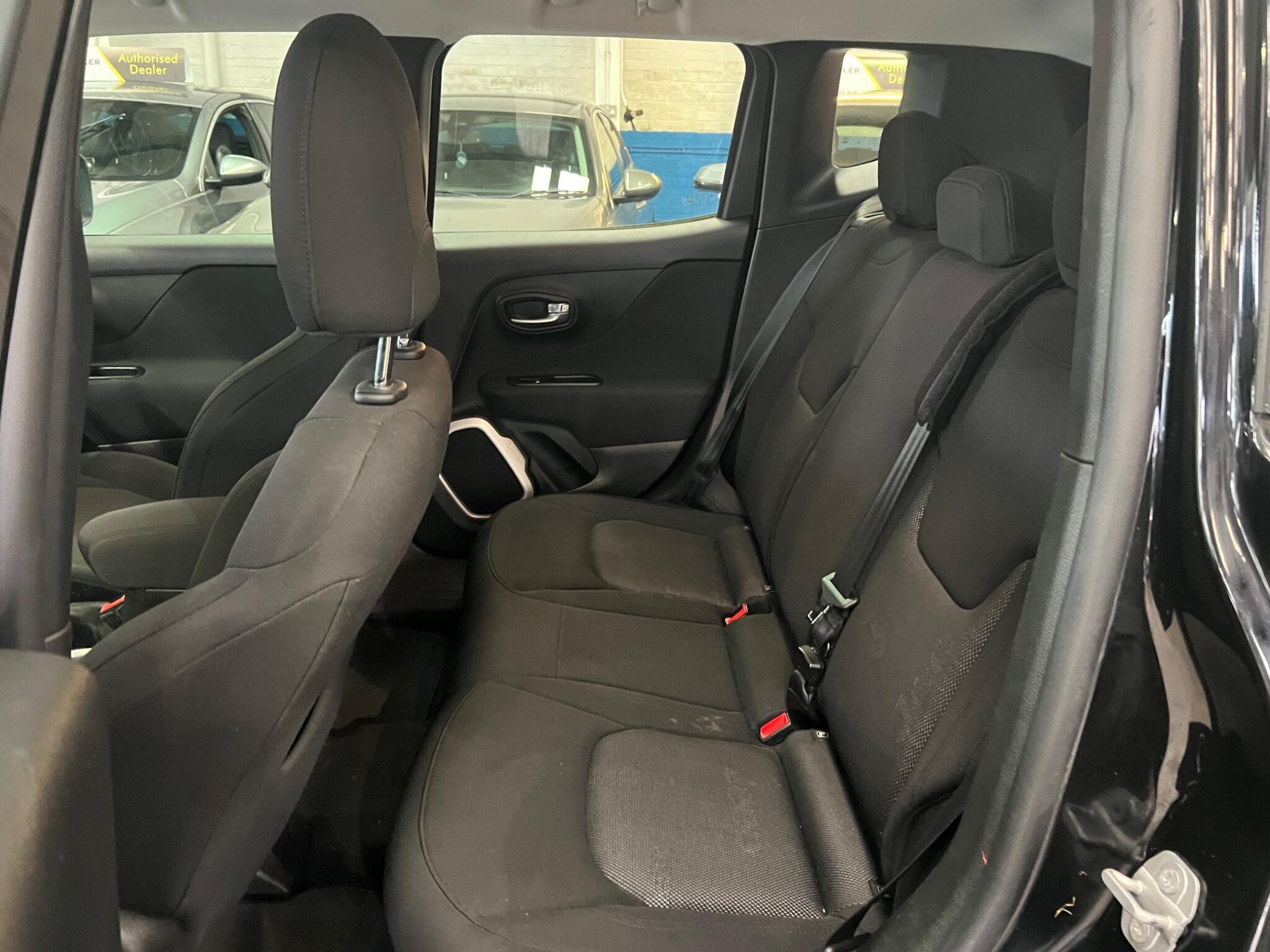 Jeep Renegade - Image 19