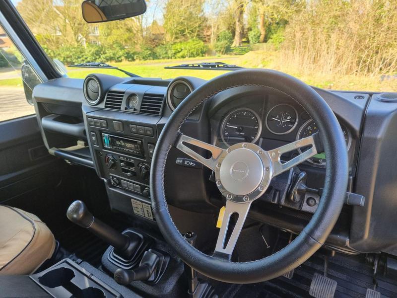 Land Rover Defender 90 - Image 15