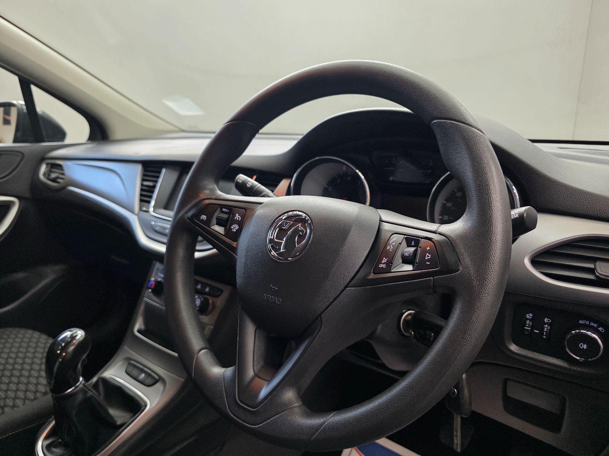 Vauxhall Astra - Image 11